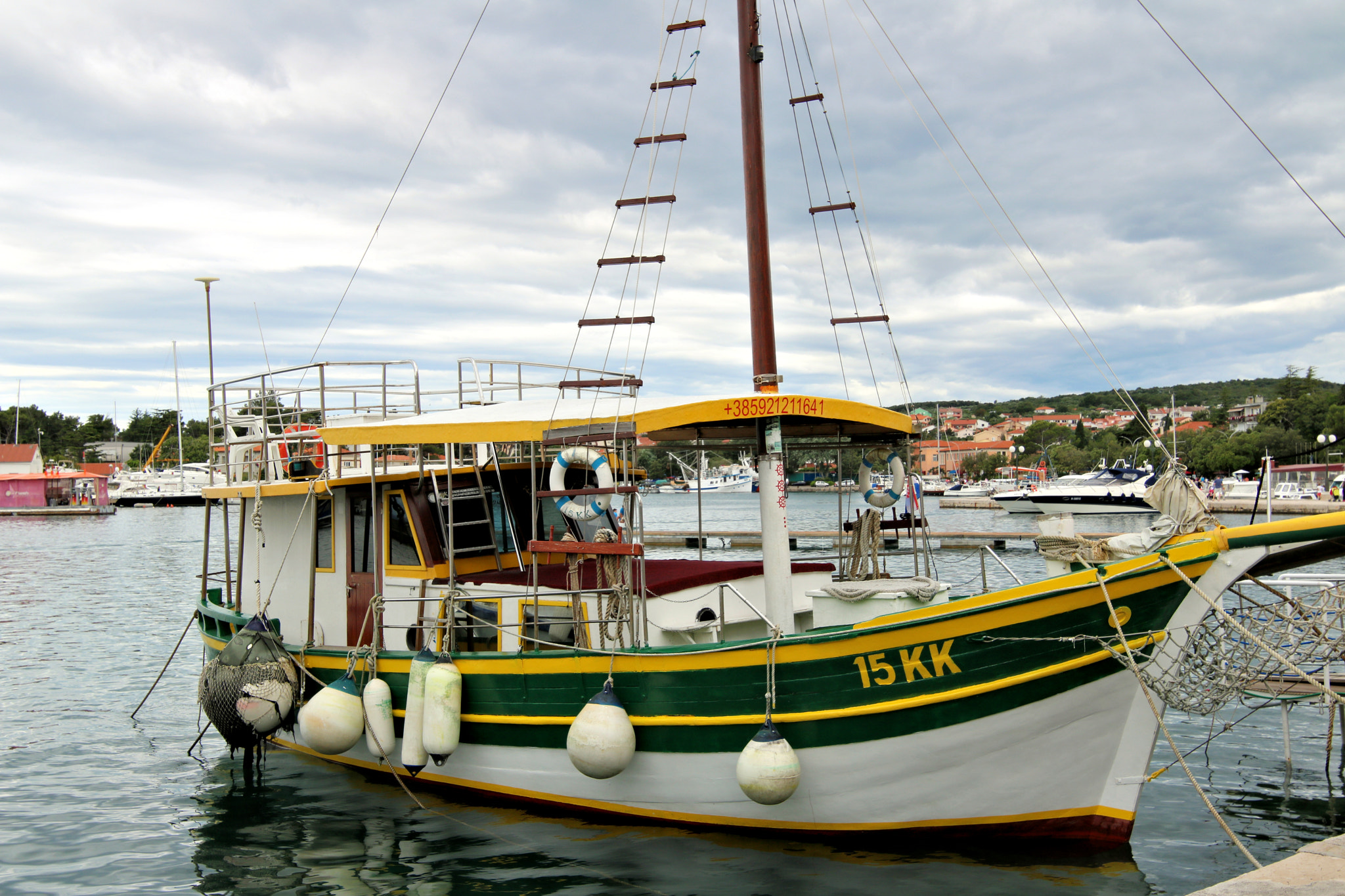 Canon EOS 750D (EOS Rebel T6i / EOS Kiss X8i) sample photo. The boat3 photography