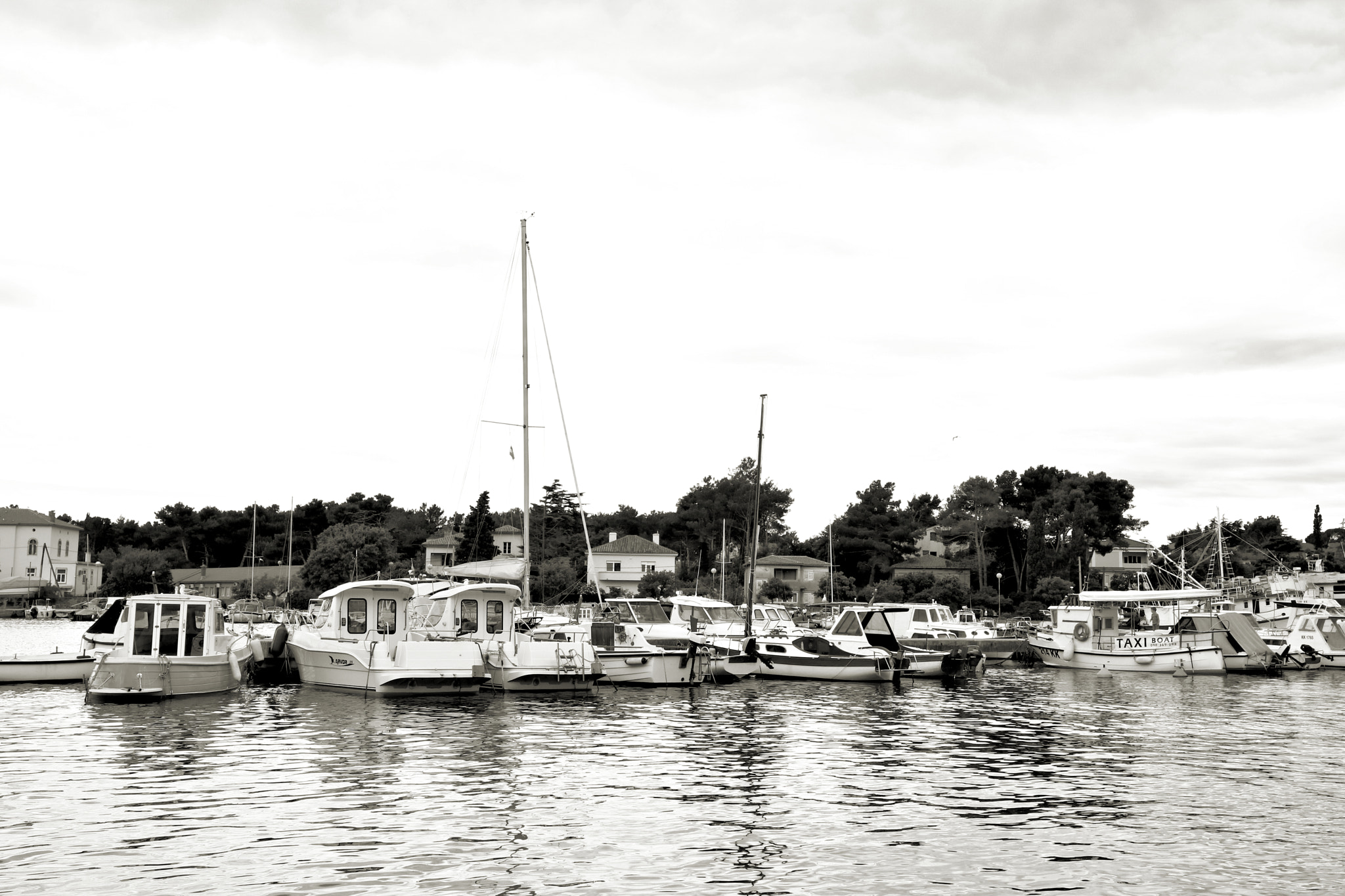 Canon EOS 750D (EOS Rebel T6i / EOS Kiss X8i) sample photo. The boats photography