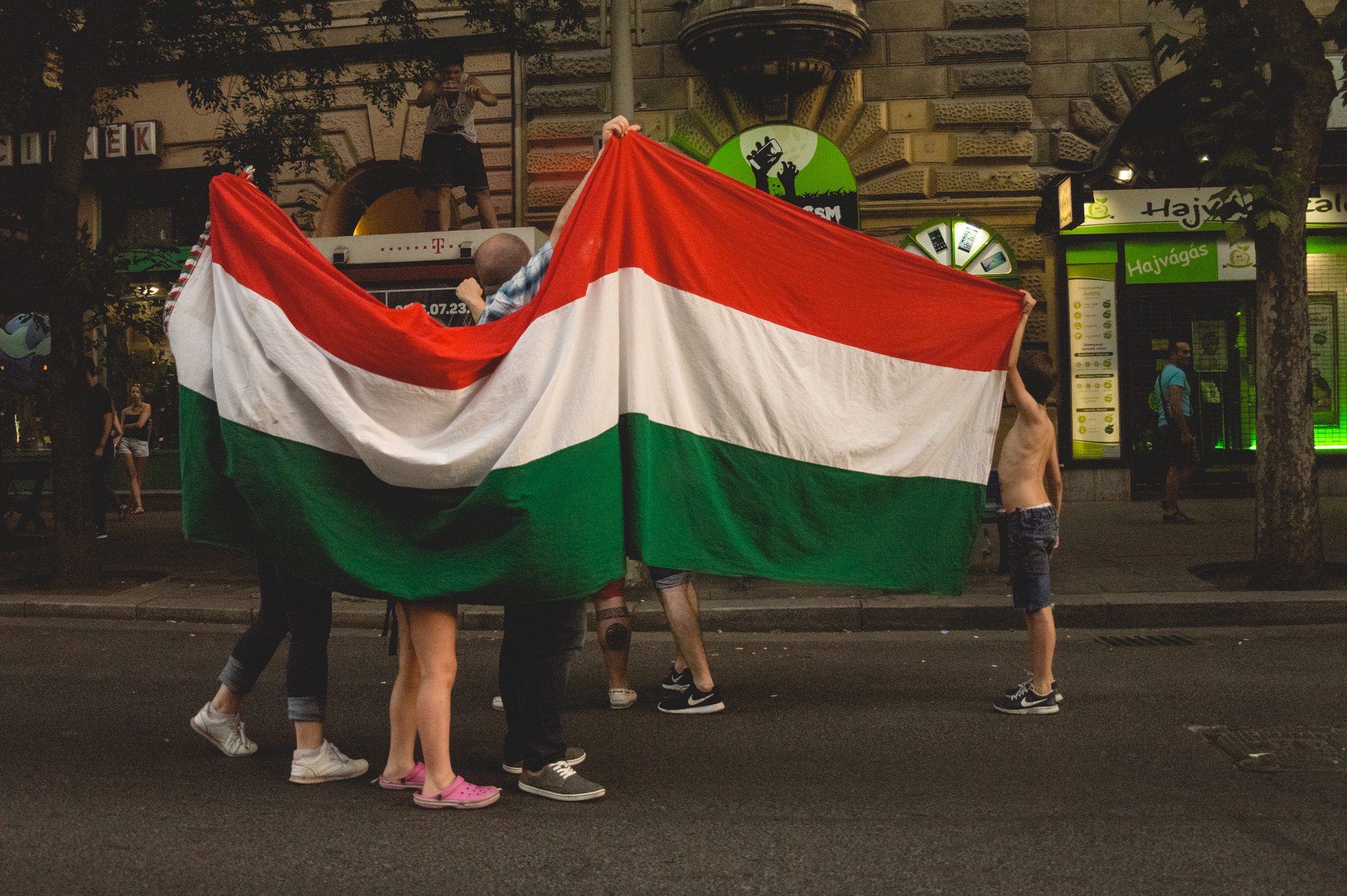 Samsung NX10 sample photo. On the streets of budapest photography