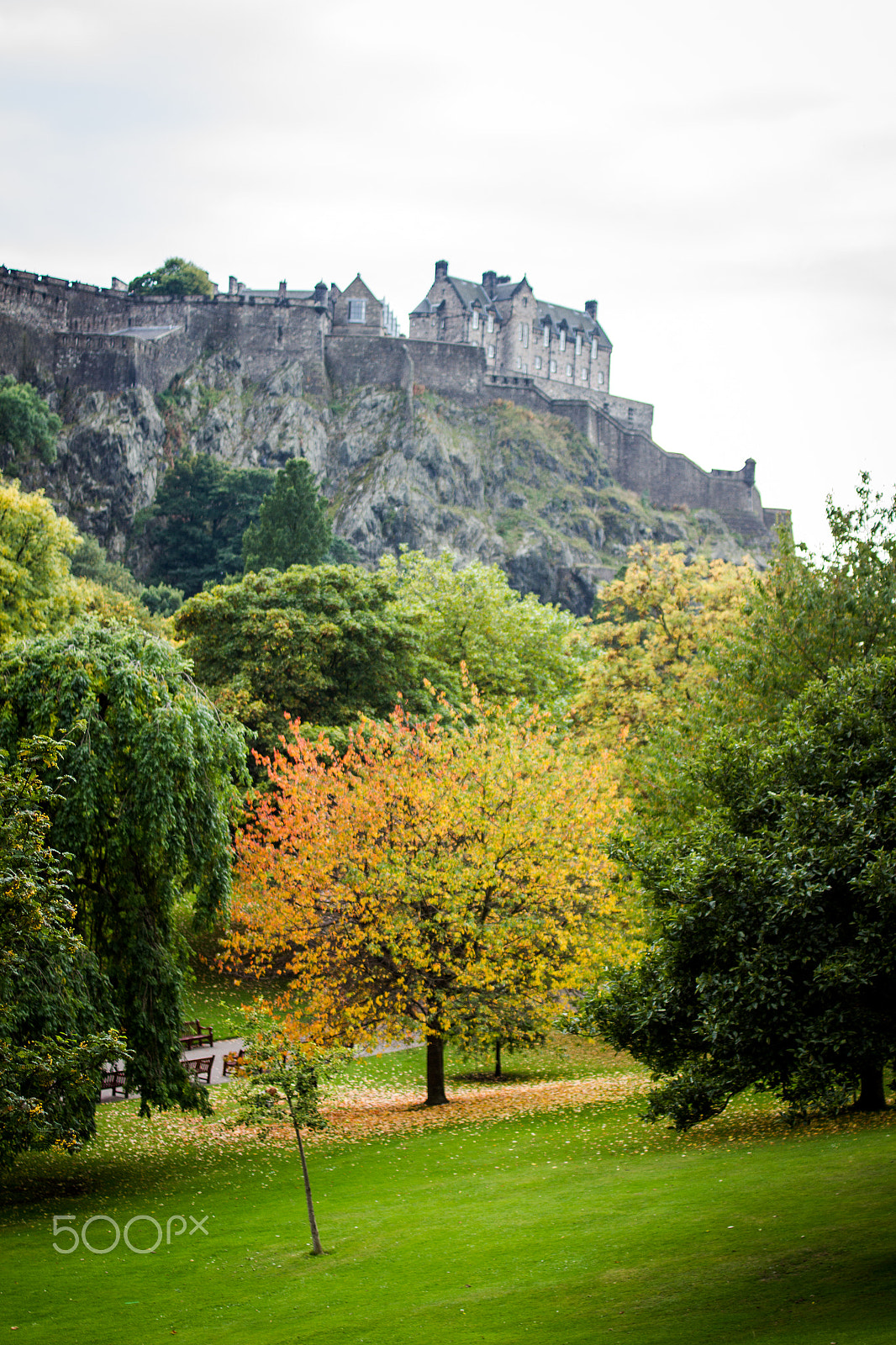 Canon EOS 7D + Canon EF 35mm F2 sample photo. Edinburgh castle in autumn photography