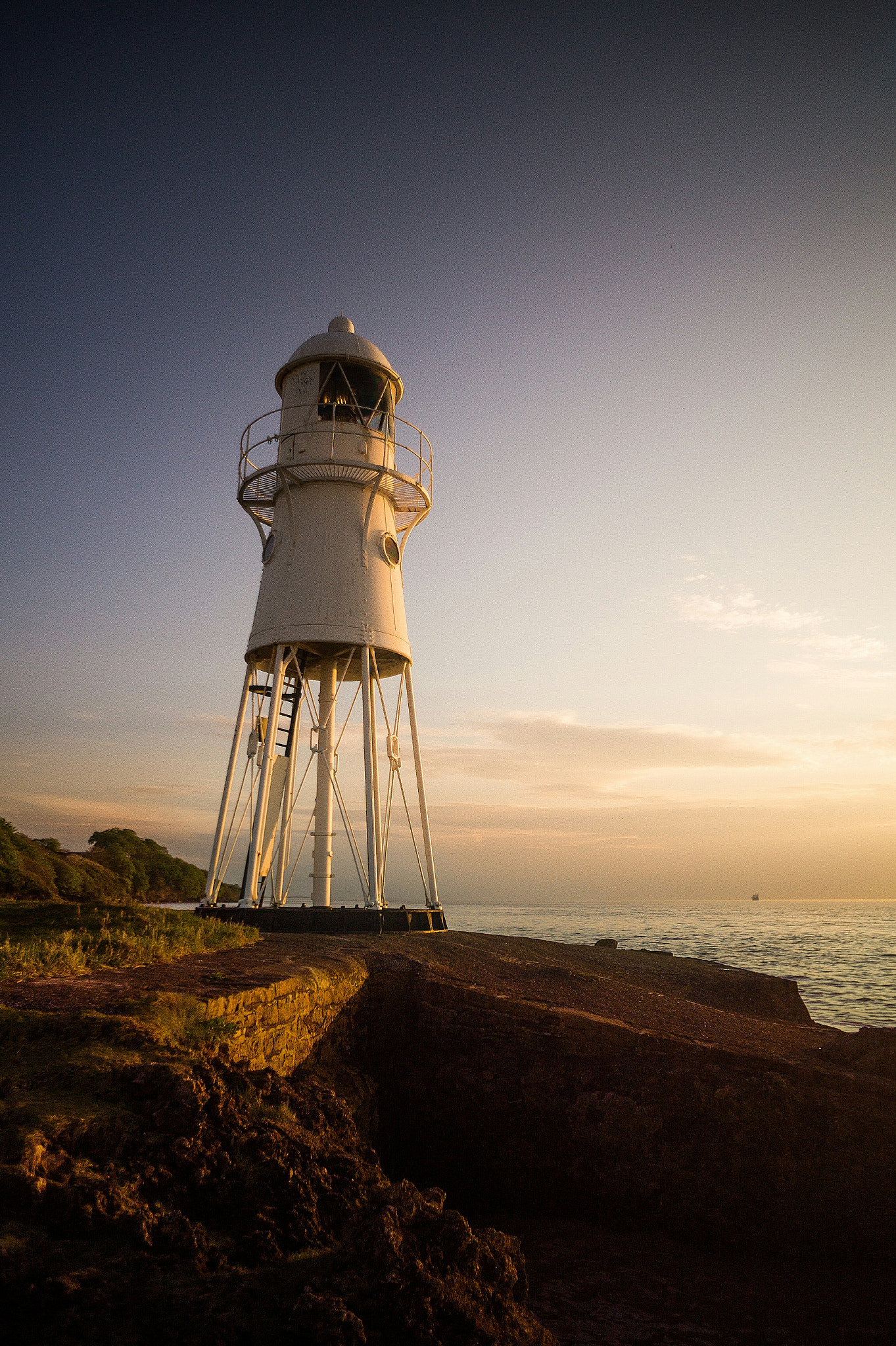 Sony Alpha a5000 (ILCE 5000) + Sony E 16mm F2.8 sample photo. Black nore point light house  photography