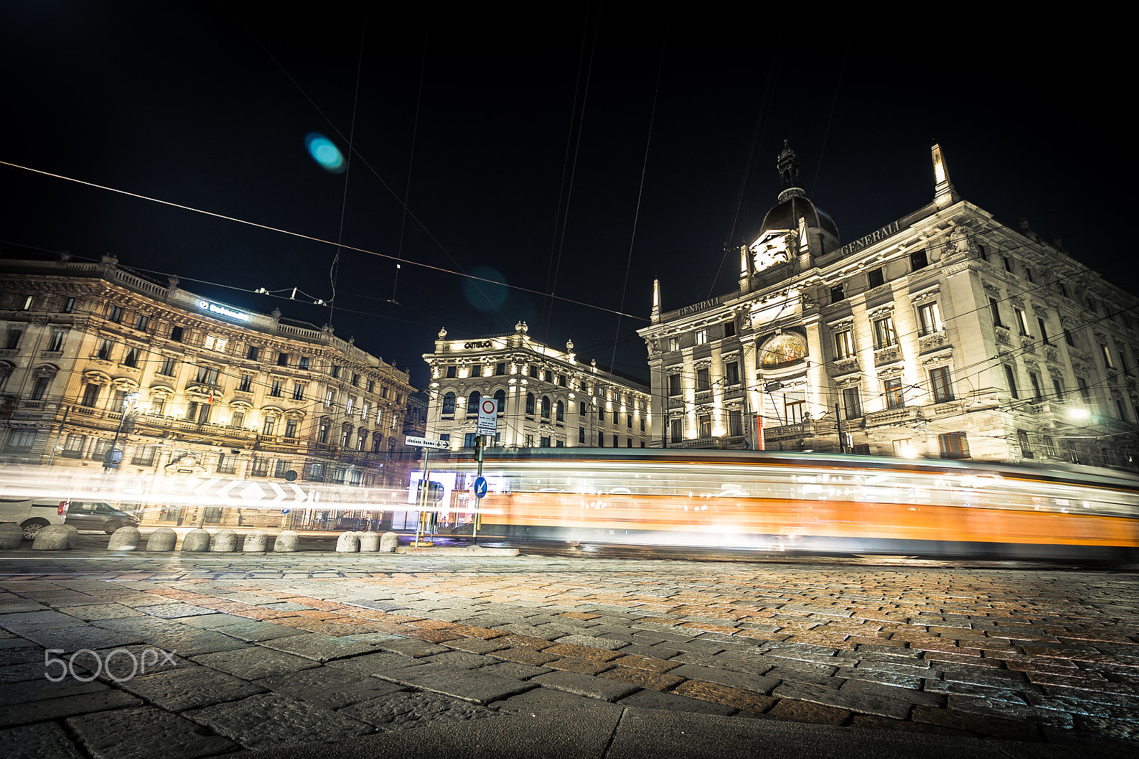 Canon EF-S 10-18mm F4.5–5.6 IS STM sample photo. Piazza cordusio photography
