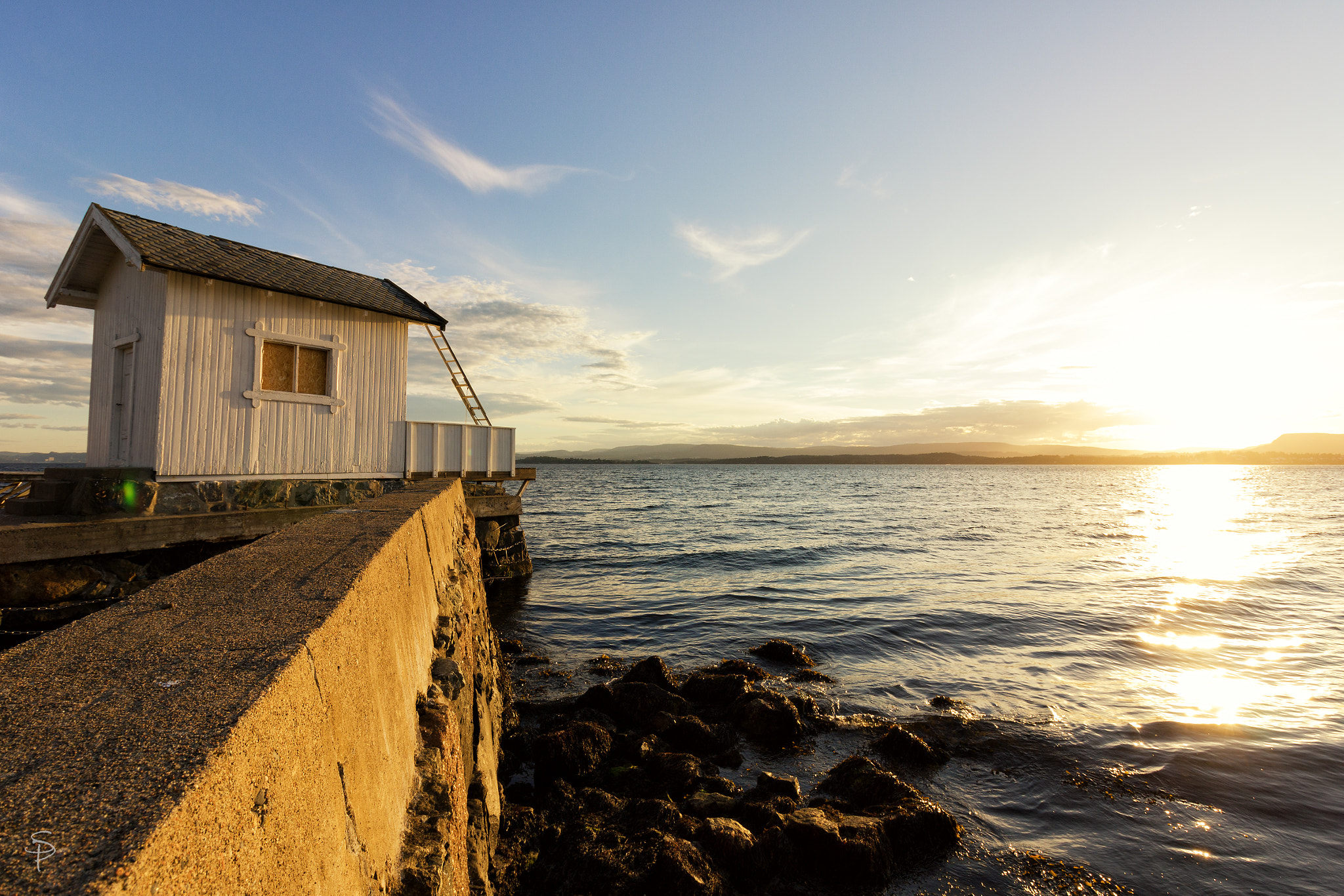 Canon EOS 550D (EOS Rebel T2i / EOS Kiss X4) + Canon EF-S 10-18mm F4.5–5.6 IS STM sample photo. Beach house photography