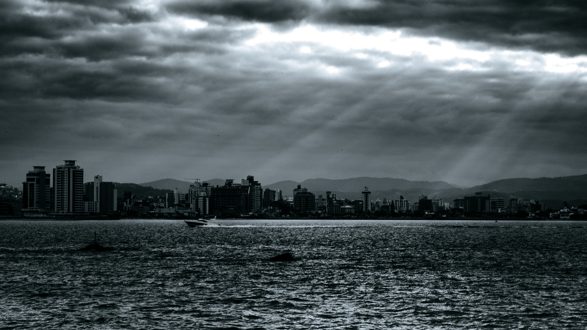 Canon EF-S 17-55mm F2.8 IS USM sample photo. Sunlight over the city  photography