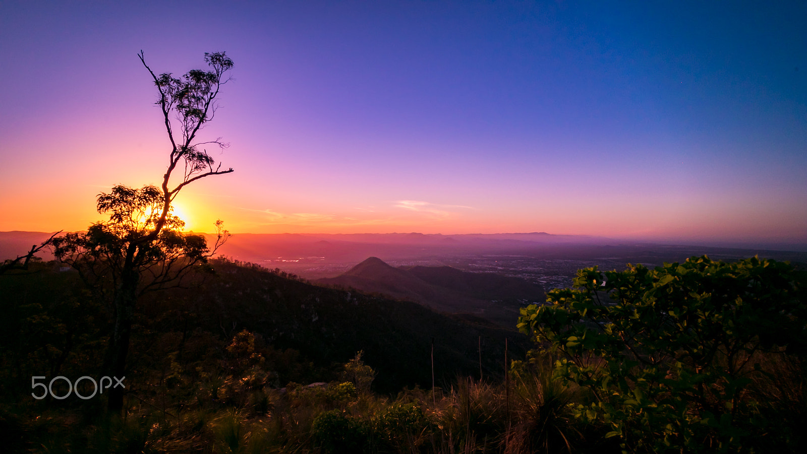 Canon EOS 7D Mark II + Canon EF-S 10-18mm F4.5–5.6 IS STM sample photo. Mt stuart overlooking harveys range photography