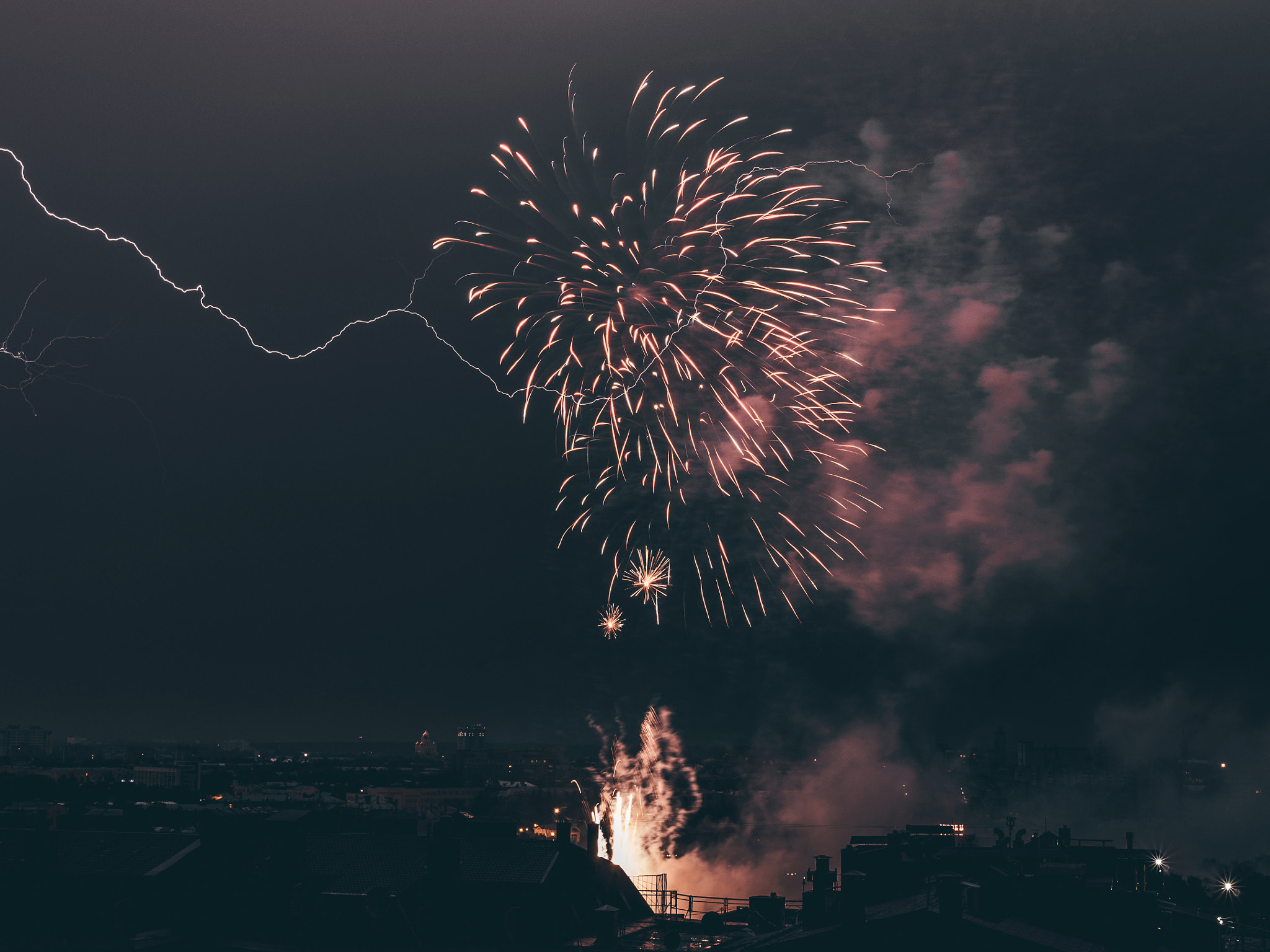Olympus OM-D E-M10 + Olympus M.Zuiko Digital 25mm F1.8 sample photo. Firework+thunderstorm photography