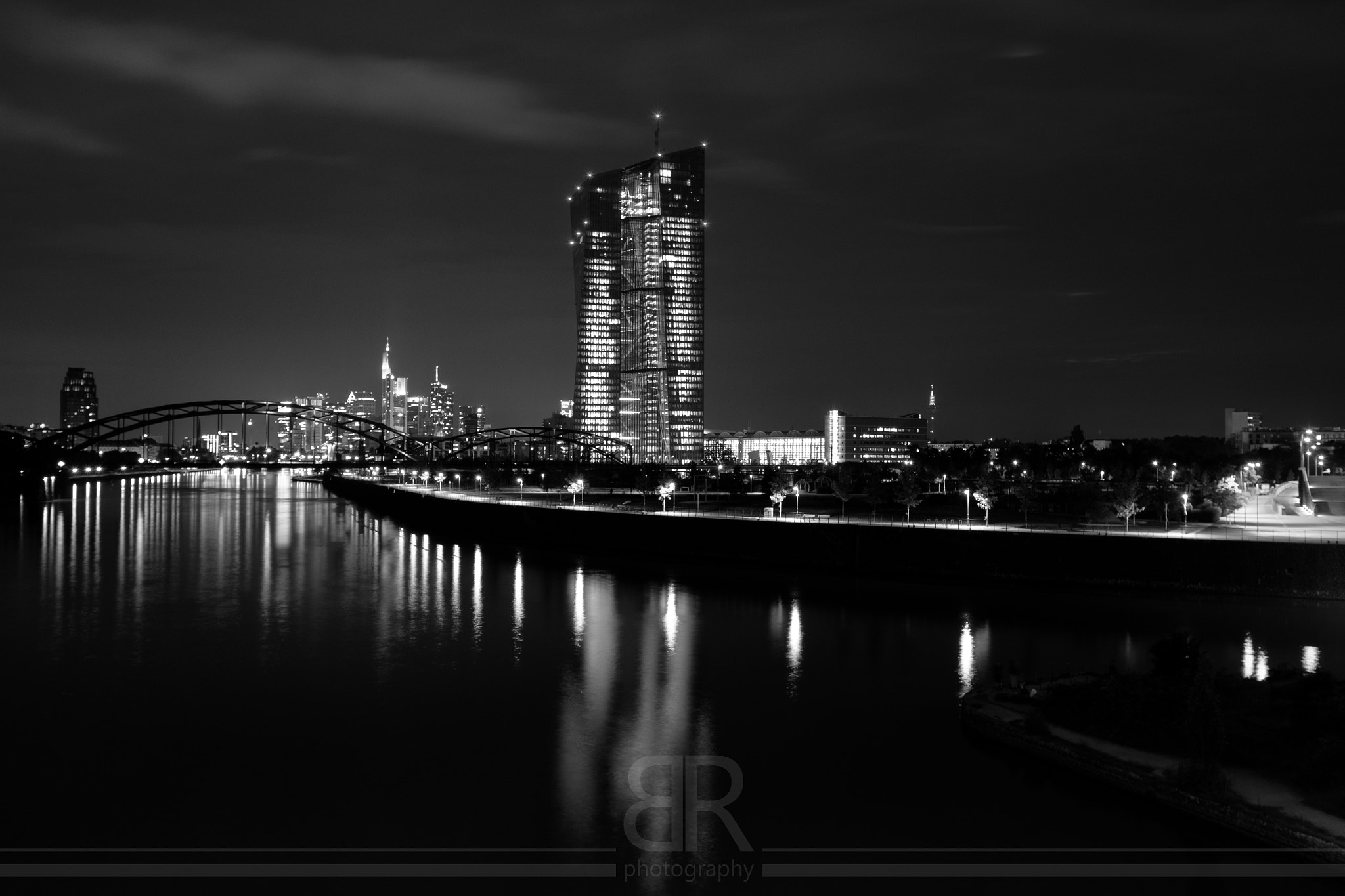 Fujifilm X-M1 + Fujifilm XF 10-24mm F4 R OIS sample photo. Frankfurt skyline at night photography