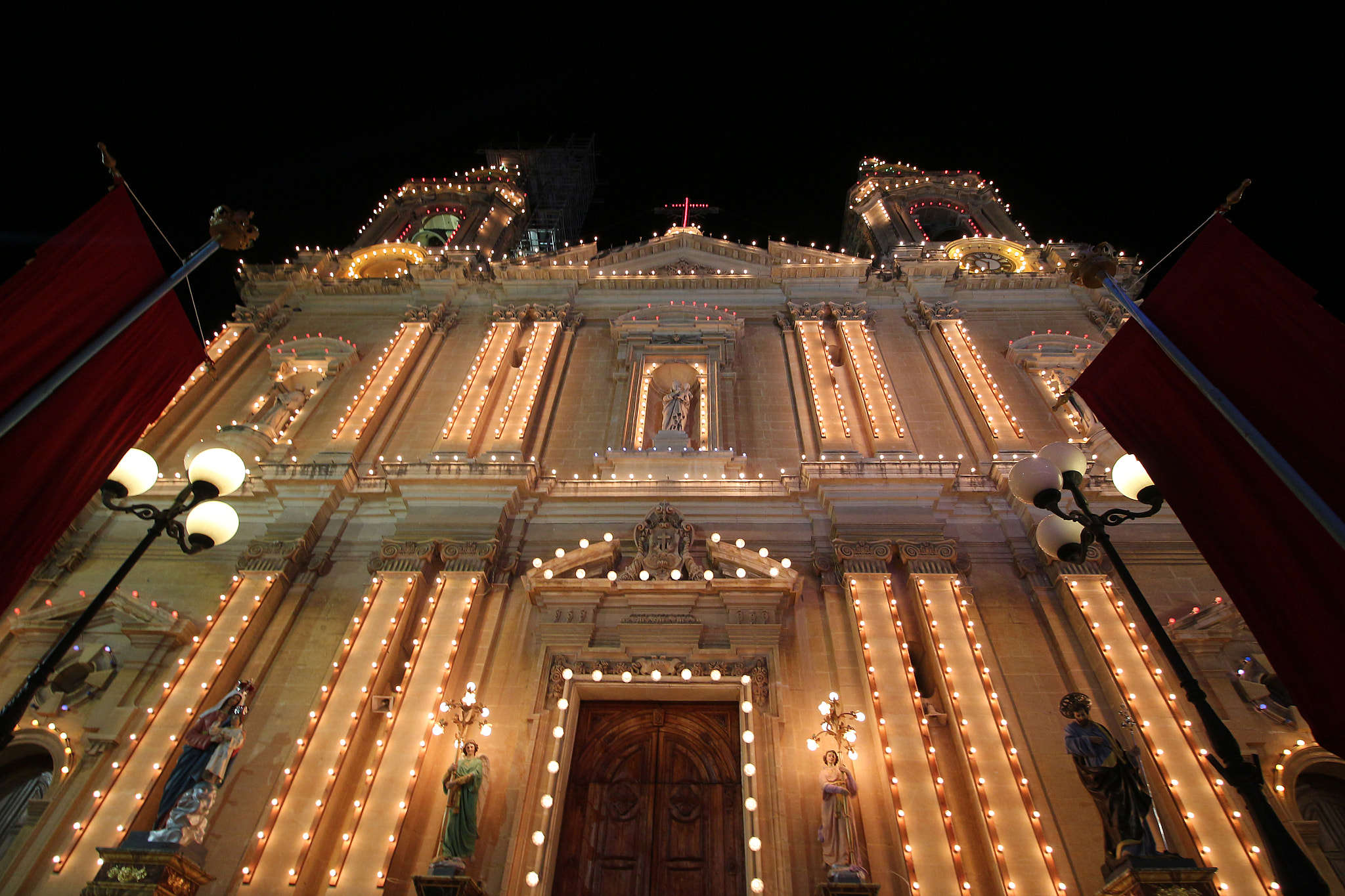 Canon EOS 650D (EOS Rebel T4i / EOS Kiss X6i) + Canon EF-S 10-18mm F4.5–5.6 IS STM sample photo. Malta cathedral photography