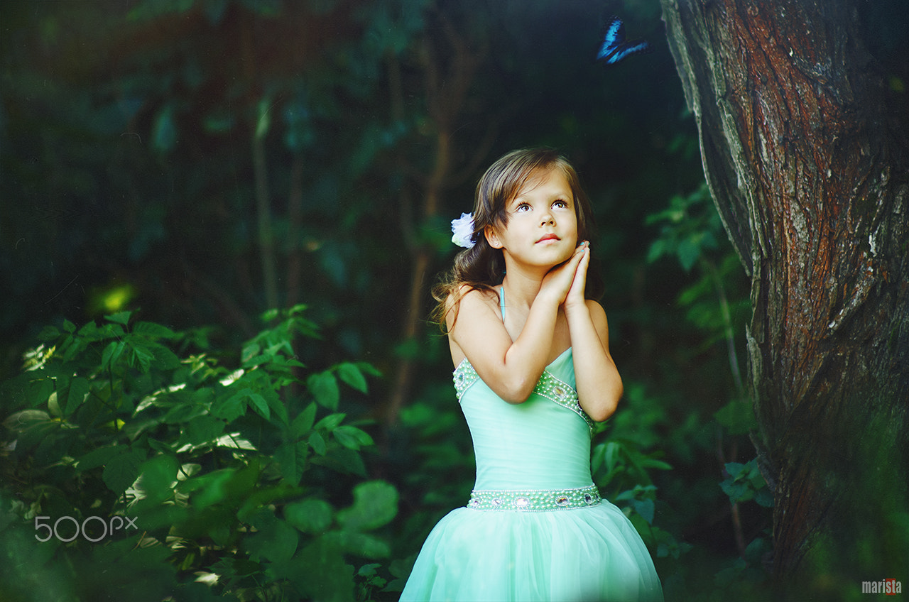 Nikon D7000 + Sigma 85mm F1.4 EX DG HSM sample photo. Girl with butterfly photography