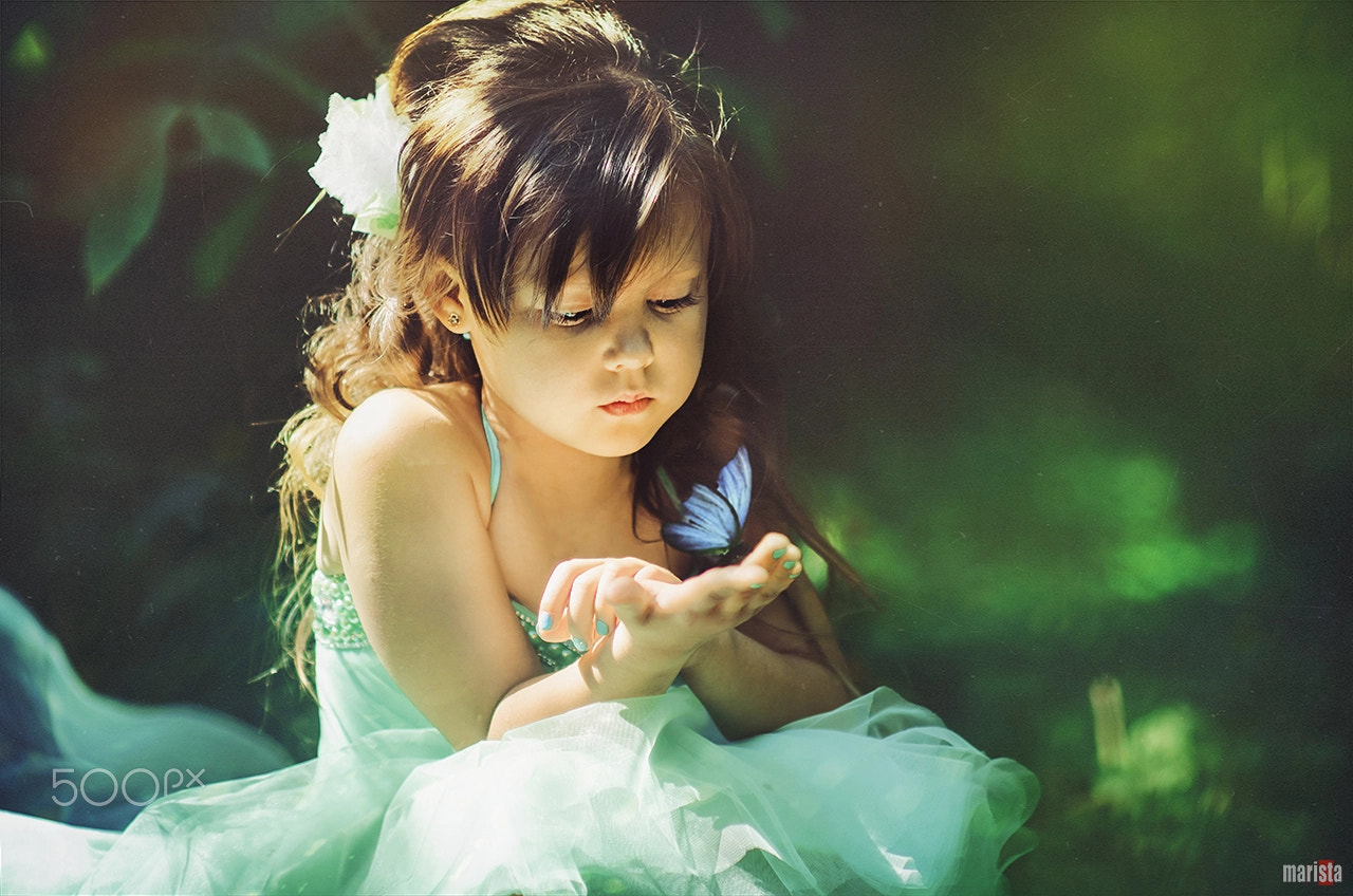 Nikon D7000 + Sigma 85mm F1.4 EX DG HSM sample photo. Girl with butterfly photography