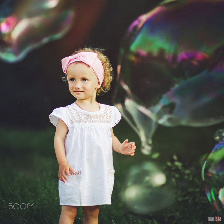 Nikon D7000 + Sigma 85mm F1.4 EX DG HSM sample photo. Girl with soap bubbles photography