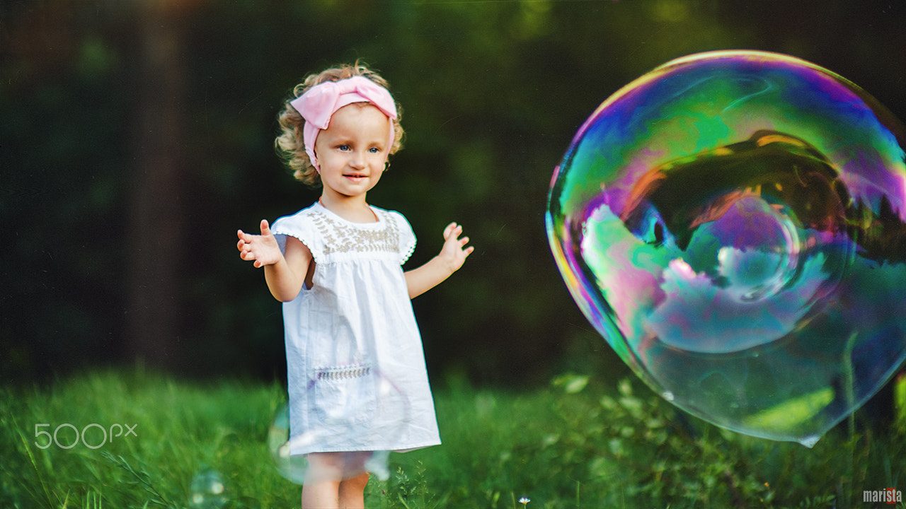 Nikon D7000 + Sigma 85mm F1.4 EX DG HSM sample photo. Girl with soap bubbles photography