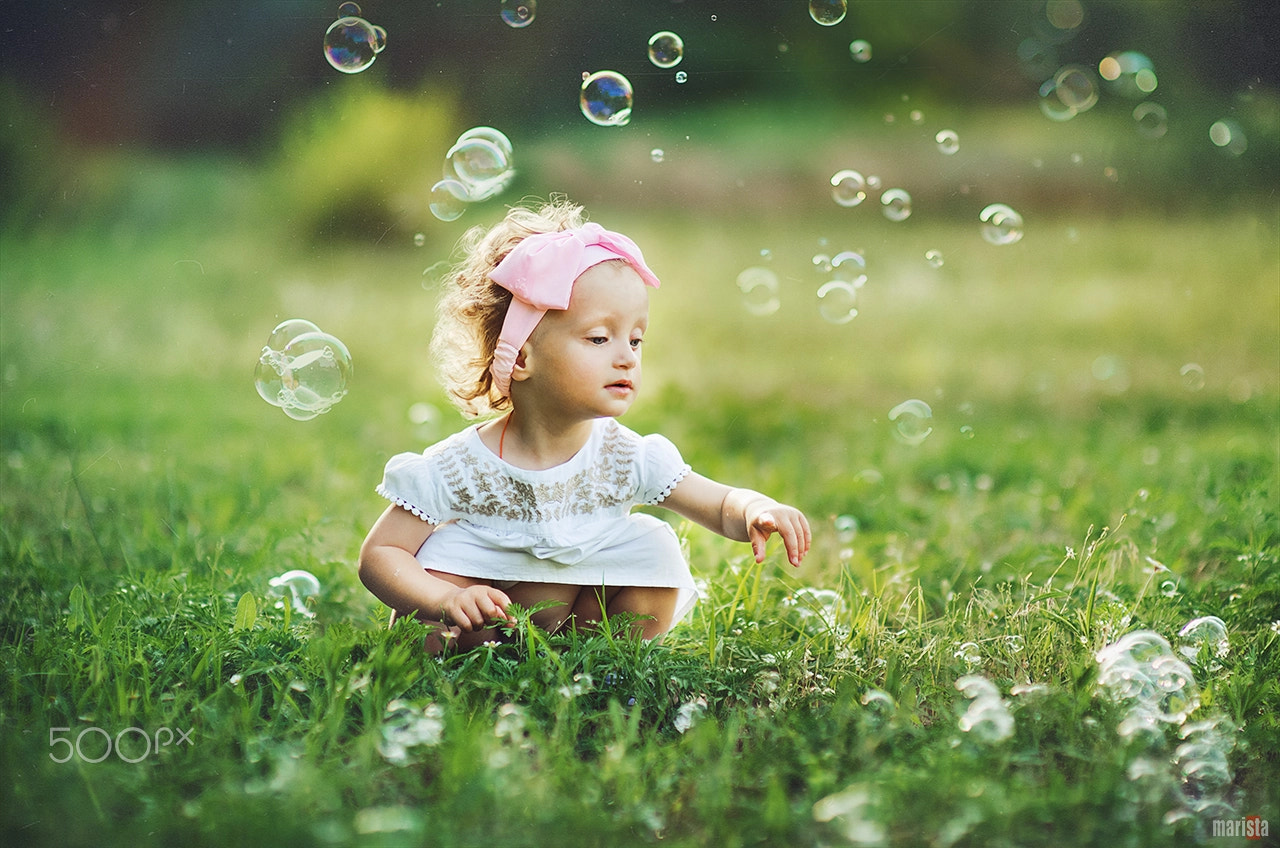 Nikon D7000 + Sigma 85mm F1.4 EX DG HSM sample photo. Girl with soap bubbles photography