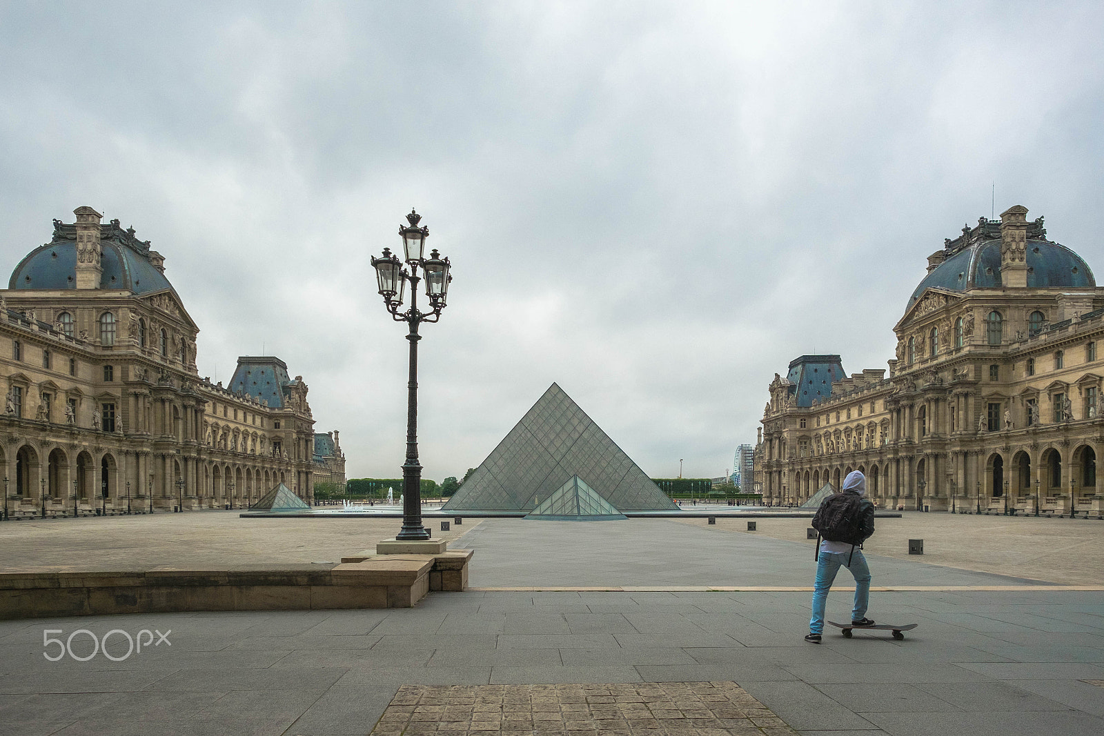 Fujifilm X-M1 + Fujifilm XF 14mm F2.8 R sample photo. Skatin' la louvre photography