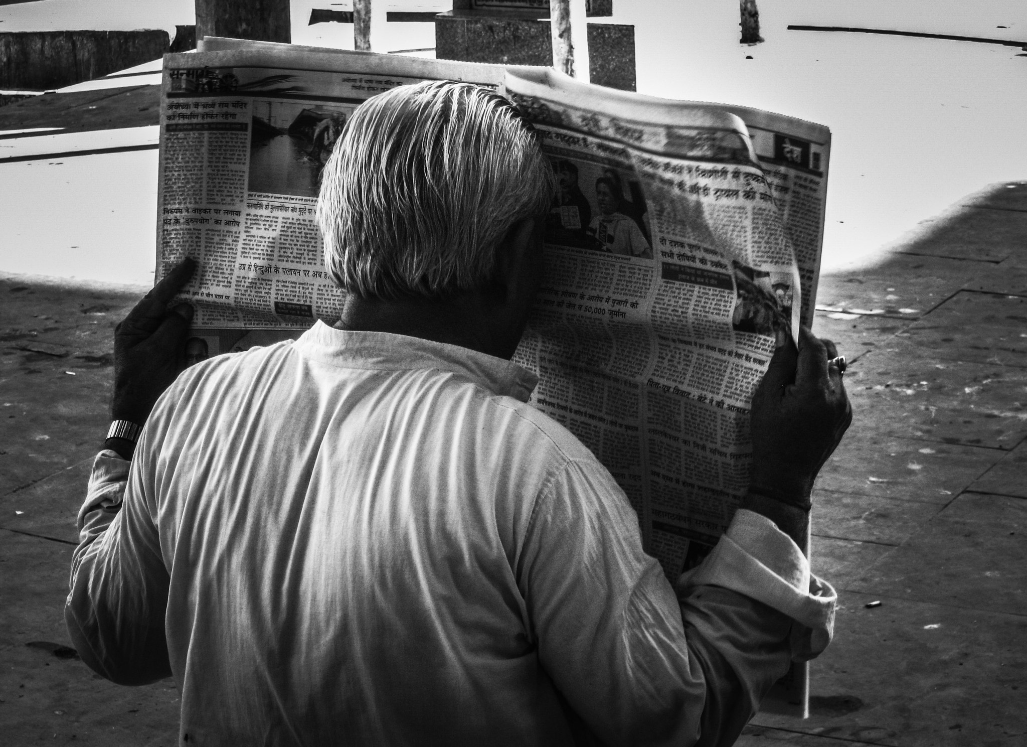 Canon PowerShot A800 sample photo. Newspaper reading photography