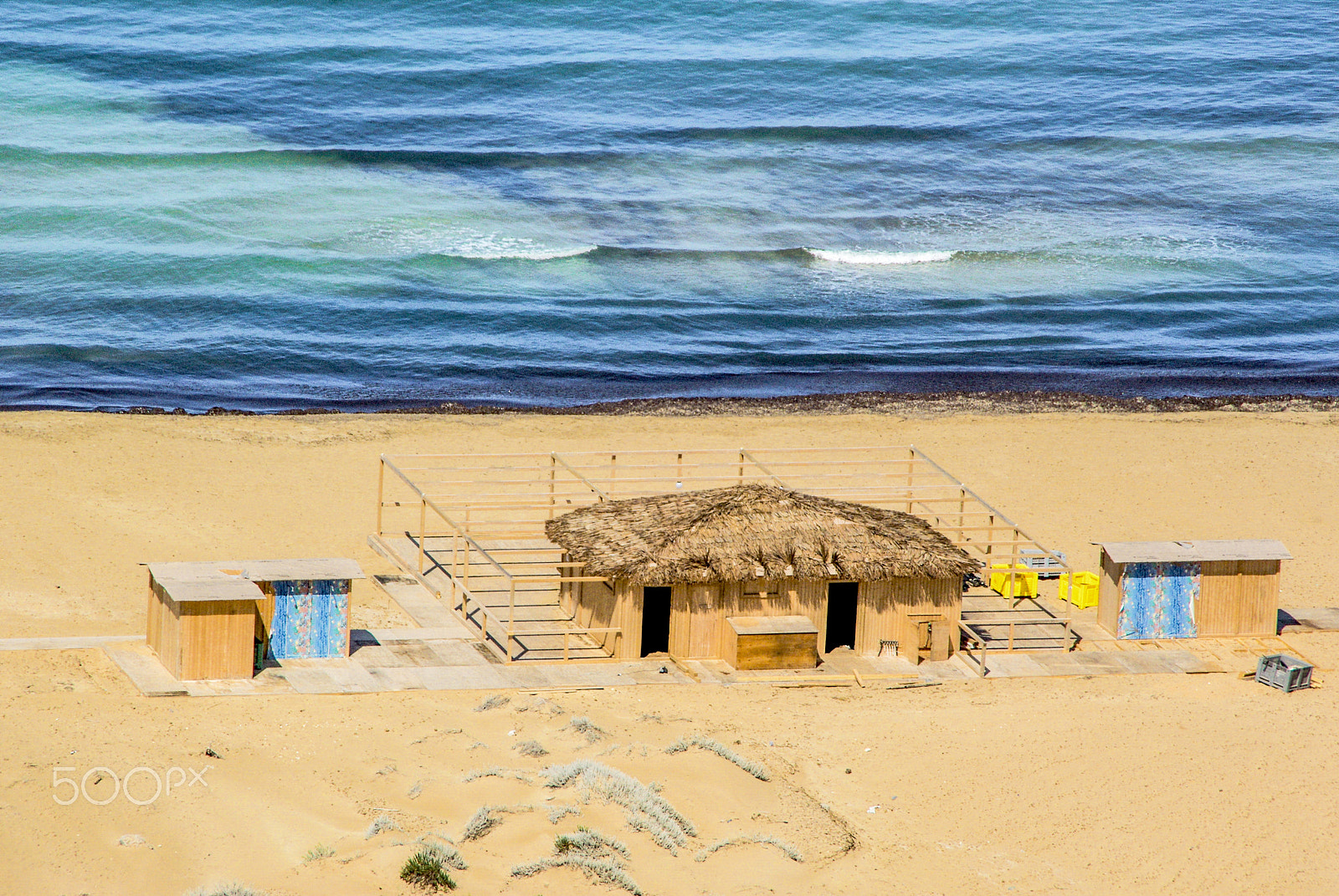 Pentax K200D + Tamron AF 18-200mm F3.5-6.3 XR Di II LD Aspherical (IF) Macro sample photo. Hut on the beach photography