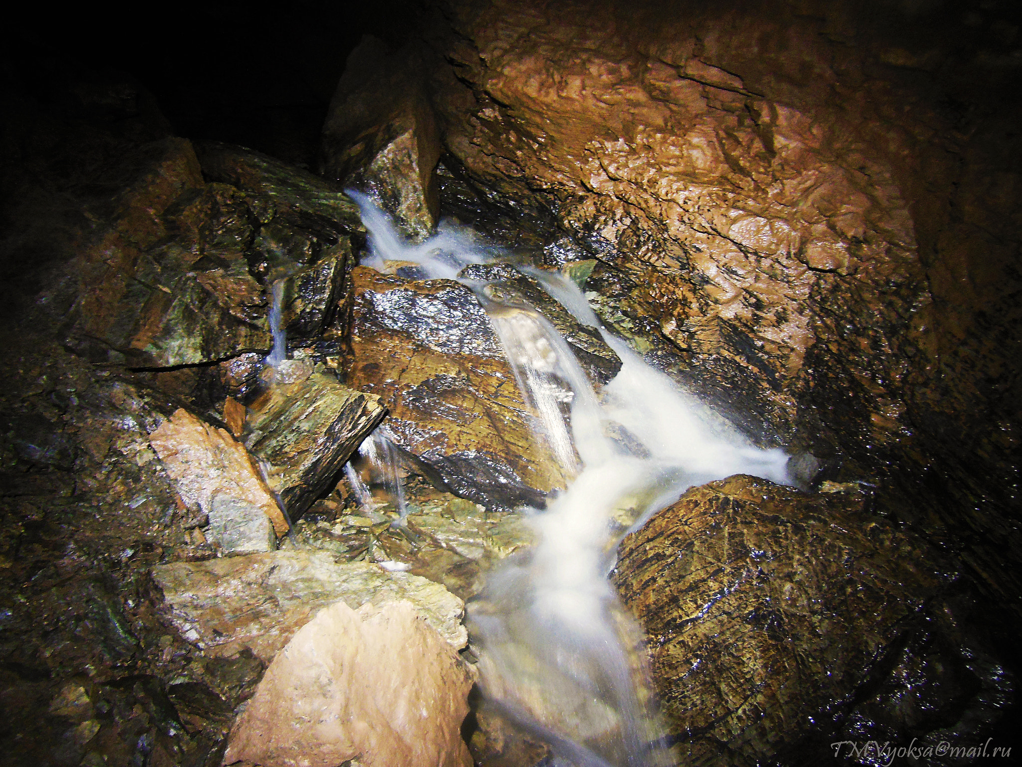 Nikon COOLPIX S9200 sample photo. Underground water noise photography