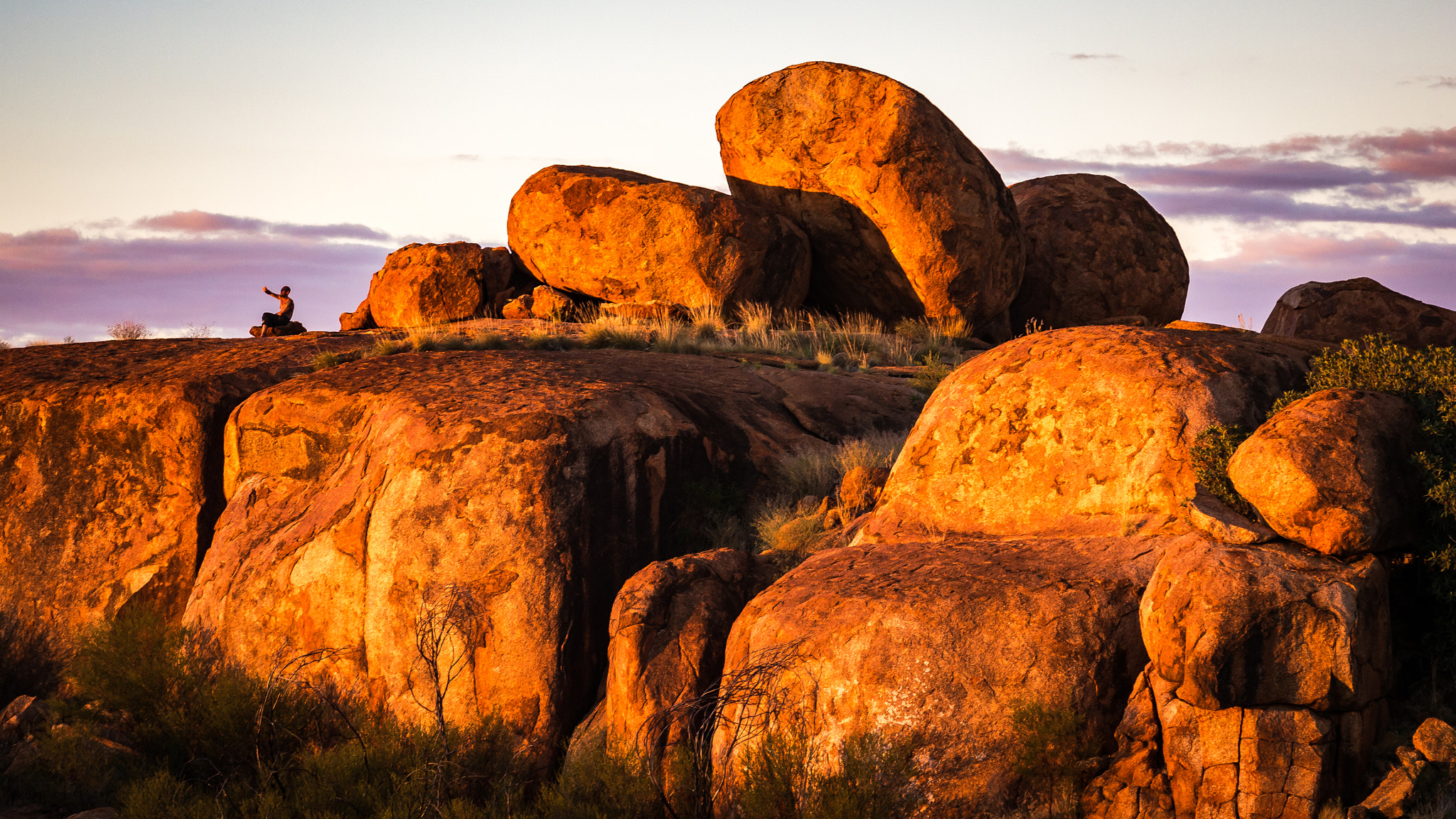 Panasonic Lumix DMC-G5 + Sigma 60mm F2.8 DN Art sample photo. Devil marbles sun gazing, n.t australia photography