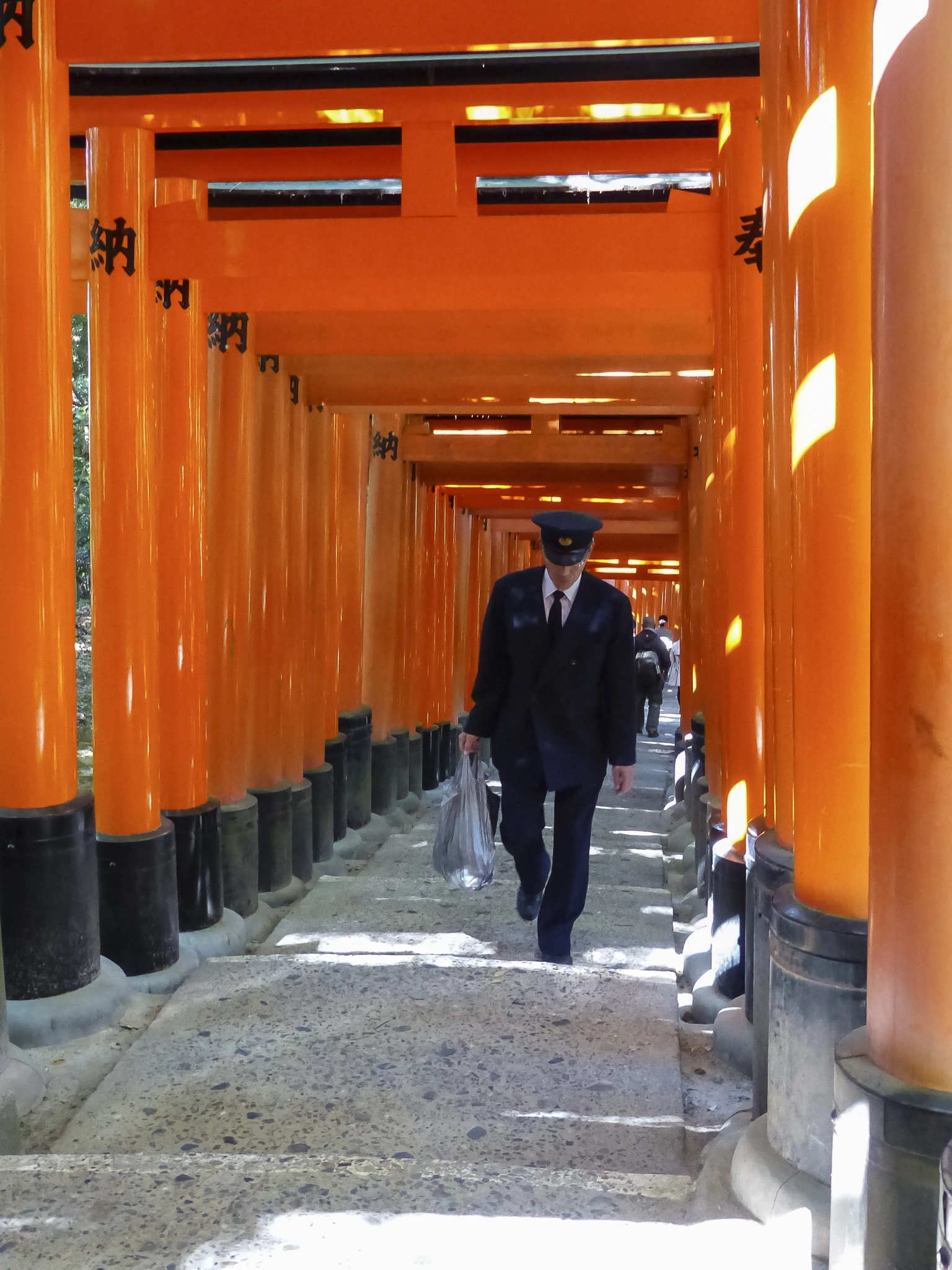 Leica V-Lux 4 sample photo. Through the torii gates, fushimi inari shrine photography