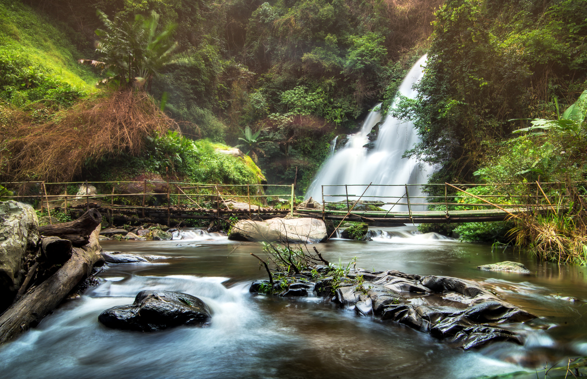 Sony a99 II + Minolta AF 17-35mm F2.8-4 (D) sample photo. Pha dog seaw waterfall photography