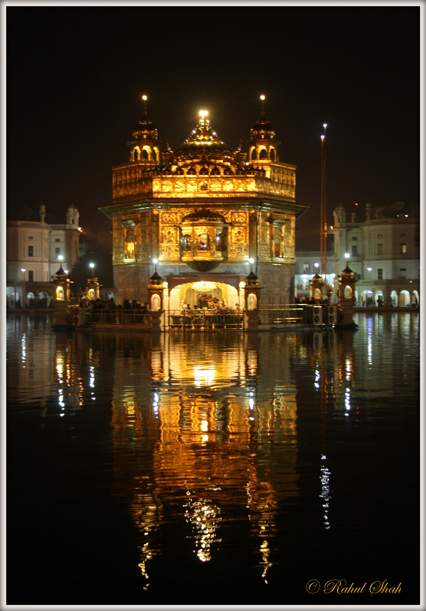 Canon EOS 1000D (EOS Digital Rebel XS / EOS Kiss F) sample photo. 'golden' temple photography