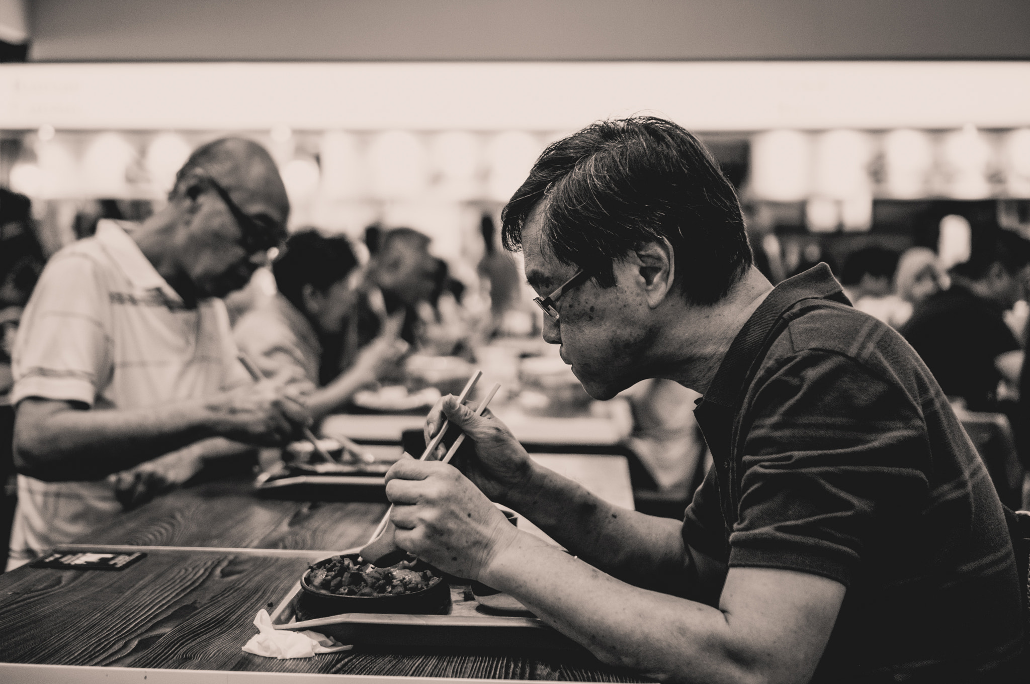 Sony Alpha NEX-6 + Sony E 35mm F1.8 OSS sample photo. Food court photography