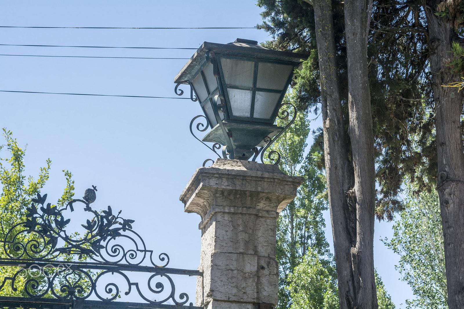 Nikon AF-S Nikkor 28-70mm F2.8 ED-IF sample photo. Street lamp - ancient and intact photography
