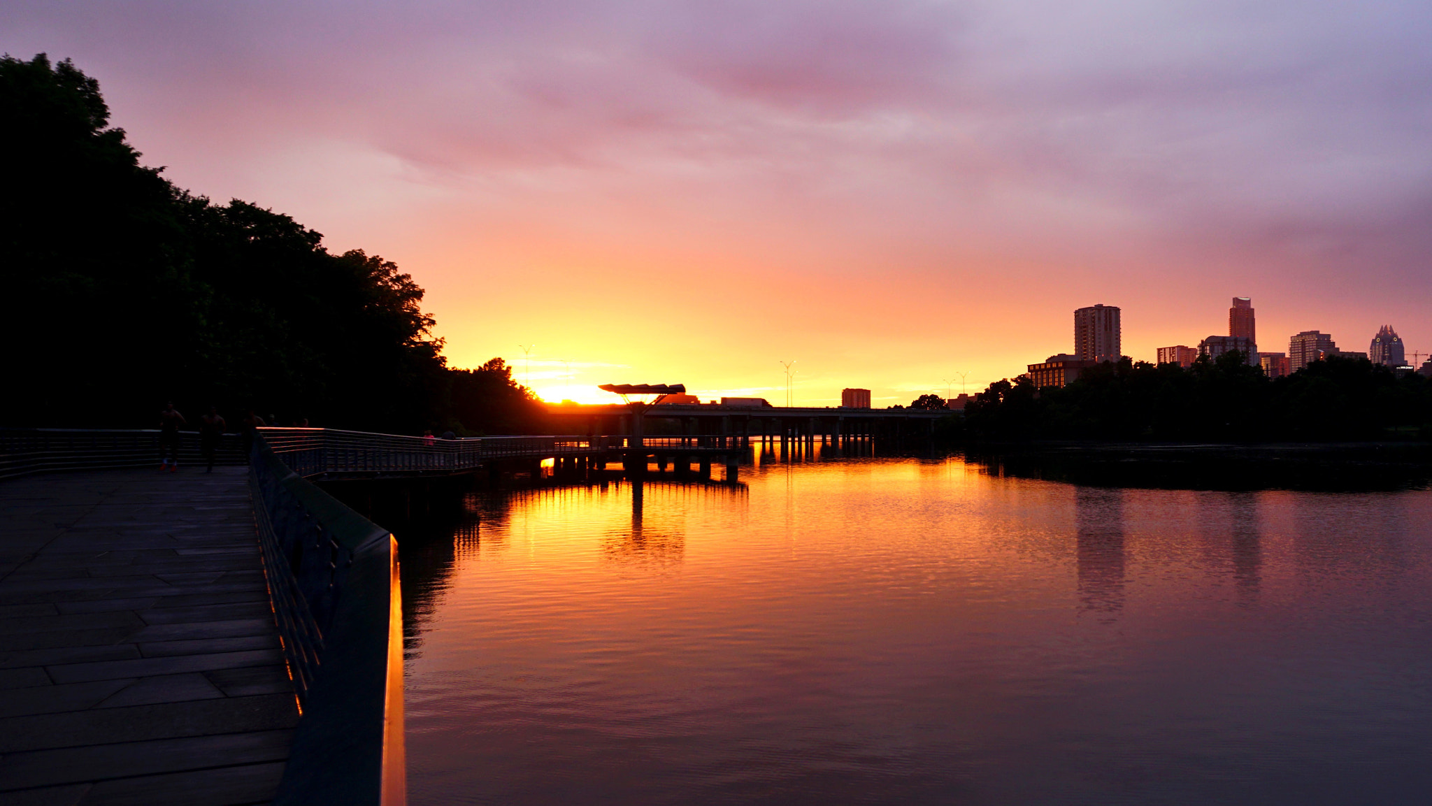 Sony a6300 + Sony E 18-50mm F4-5.6 sample photo. Purple sky austin sunset photography