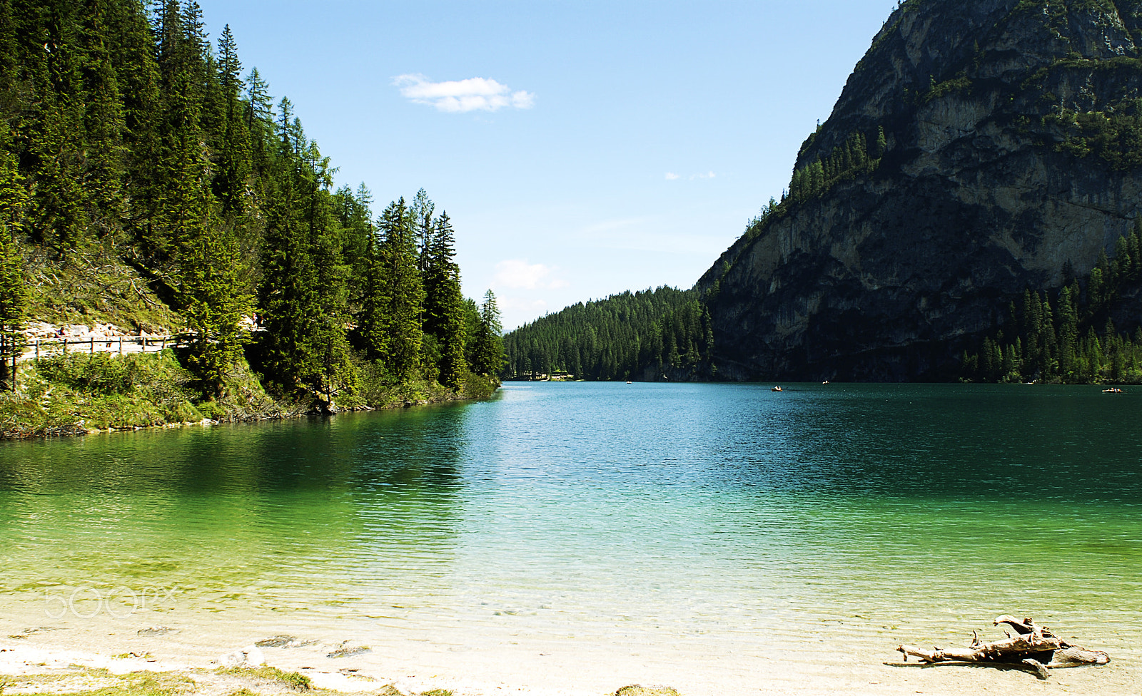 Nikon AF Nikkor 20mm F2.8D sample photo. Mountain lake photography