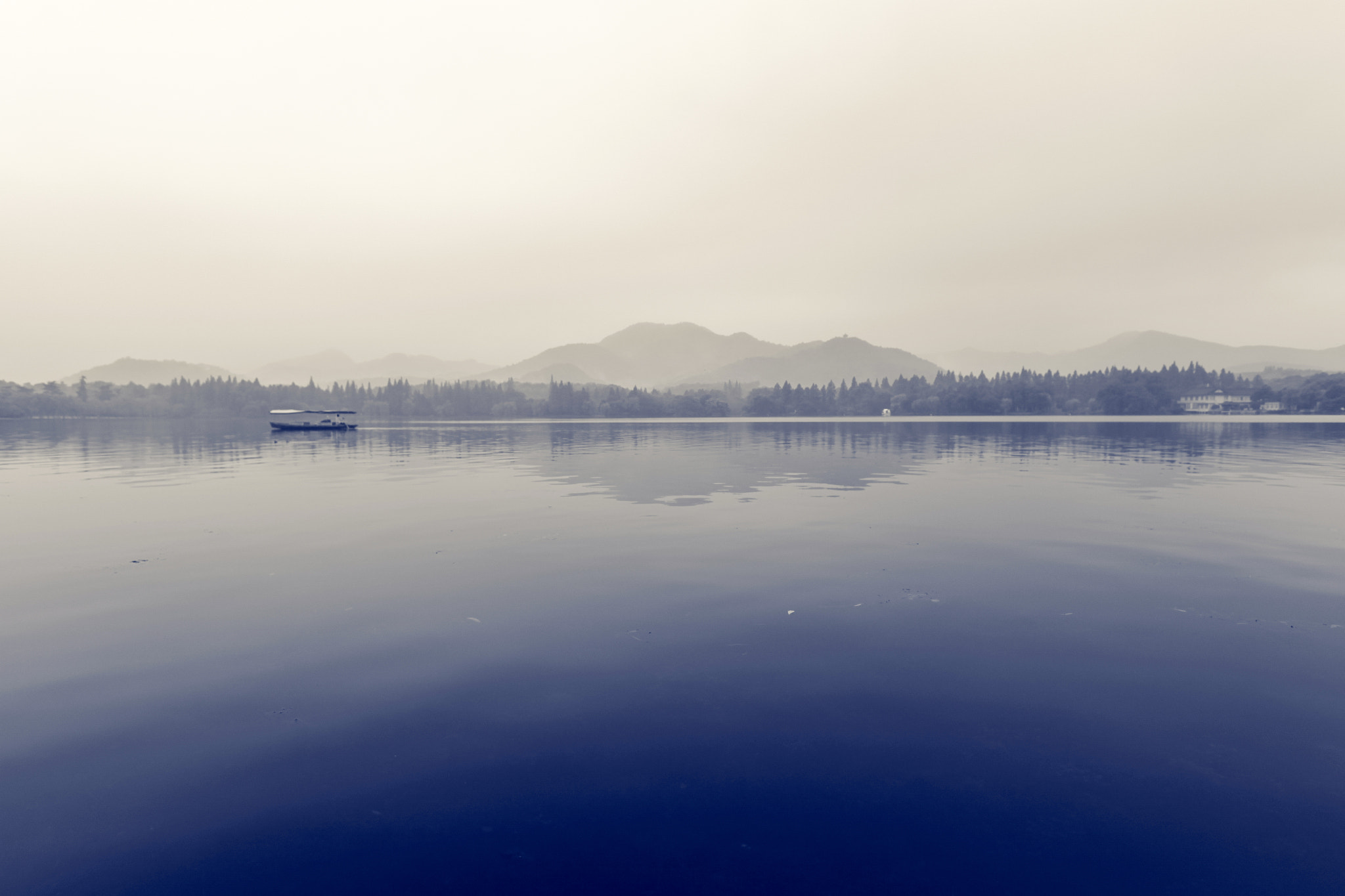 Canon EOS 500D (EOS Rebel T1i / EOS Kiss X3) sample photo. West lake in chinese painting photography