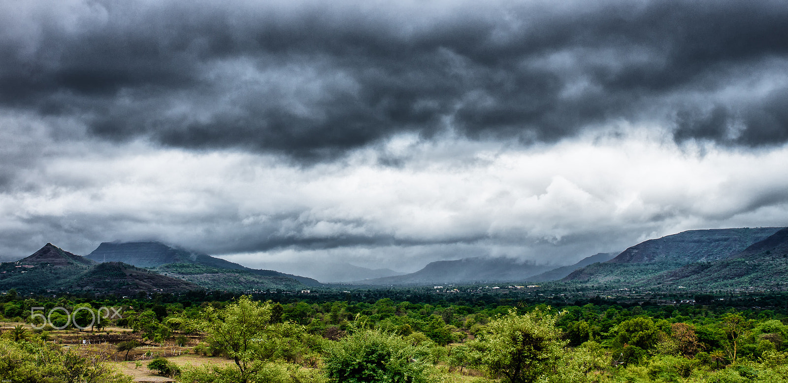 Pentax K-5 IIs sample photo. Before the rain photography