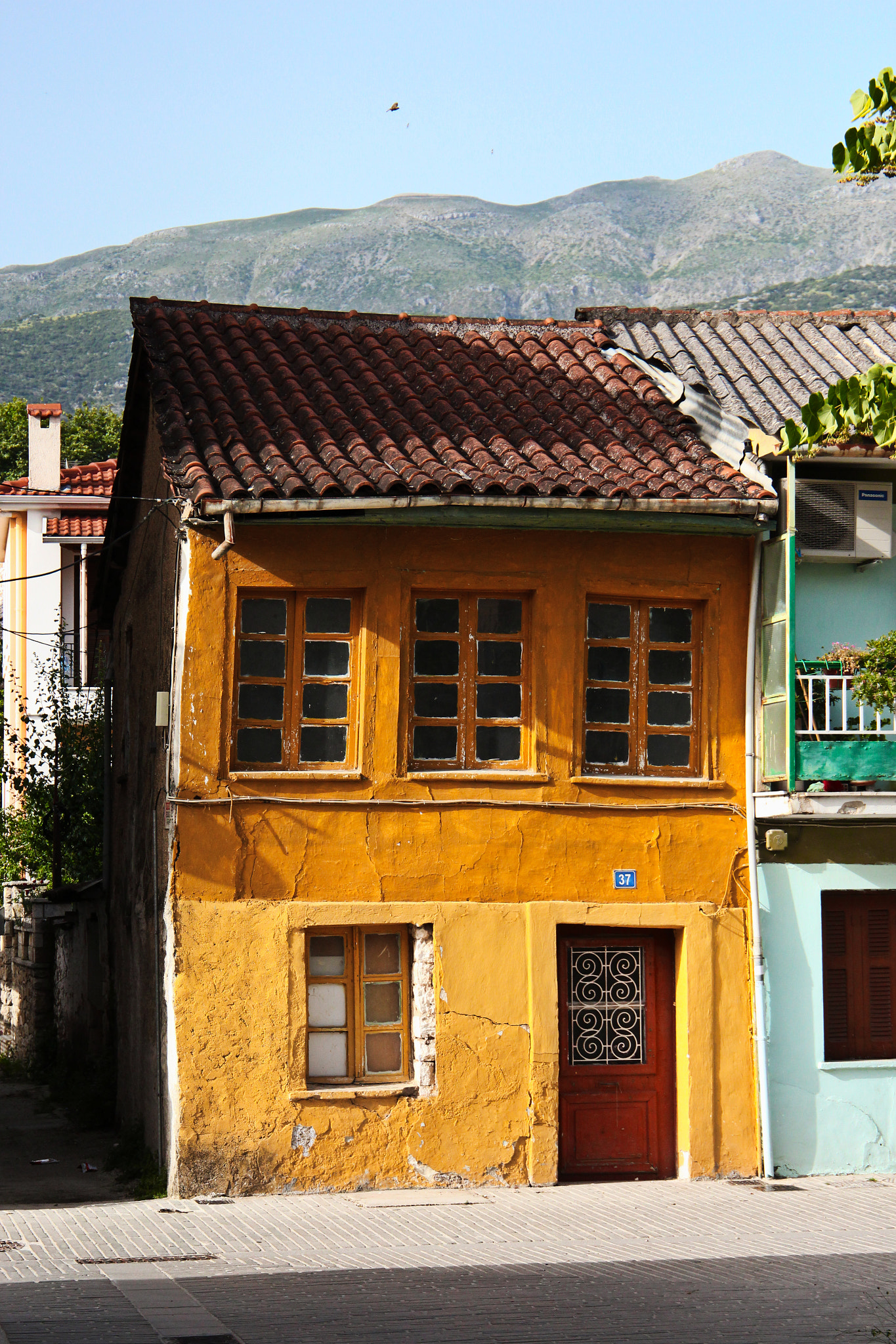 Canon EF 24-105mm F3.5-5.6 IS STM sample photo. Yellow house ioannina photography