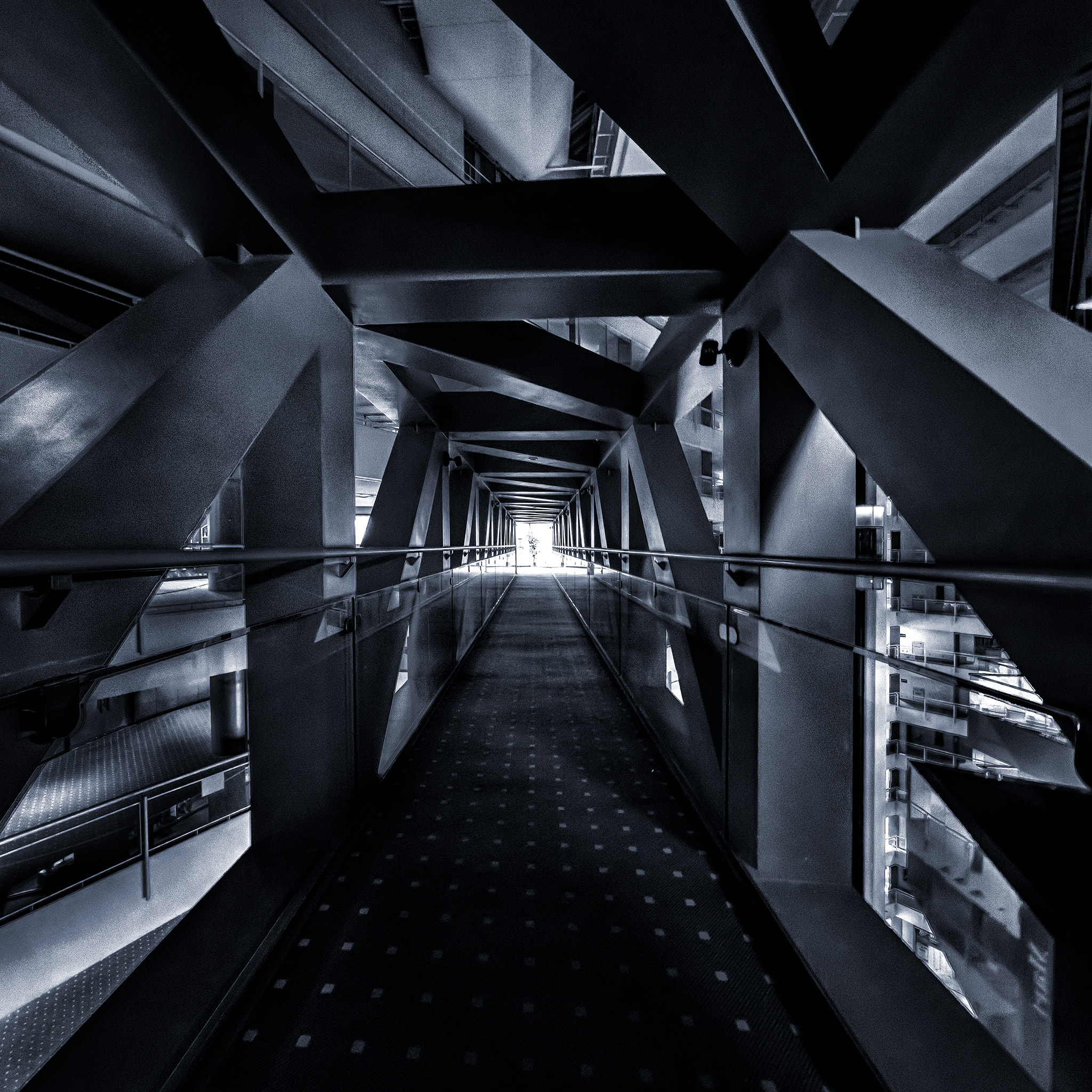 Sony a7R II + Voigtlander HELIAR-HYPER WIDE 10mm F5.6 sample photo. Passage to the light photography