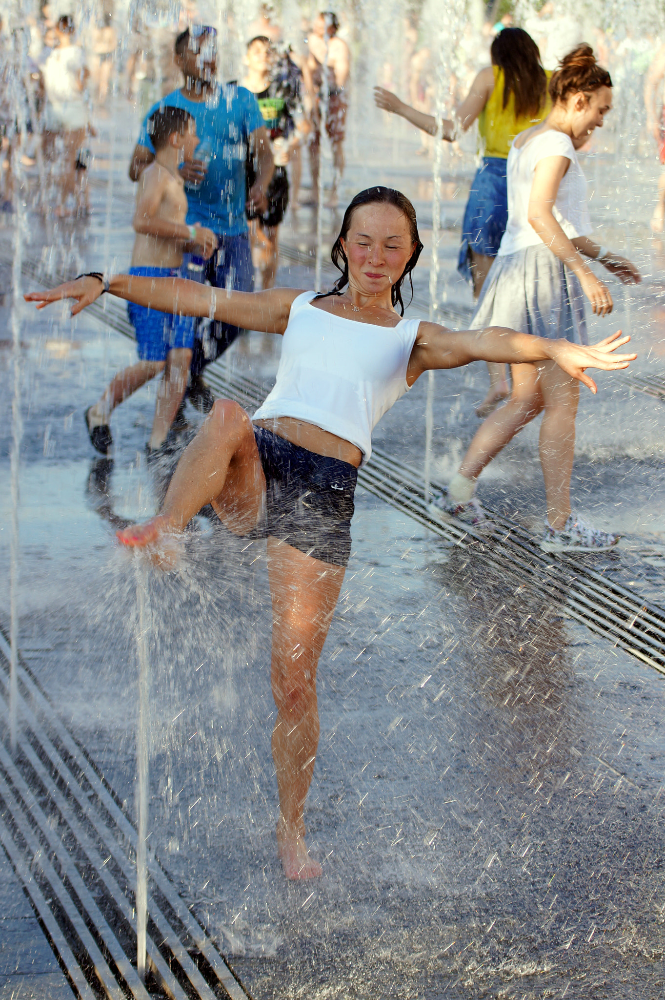 Tamron SP 70-300mm F4-5.6 Di USD sample photo. Wet dance photography