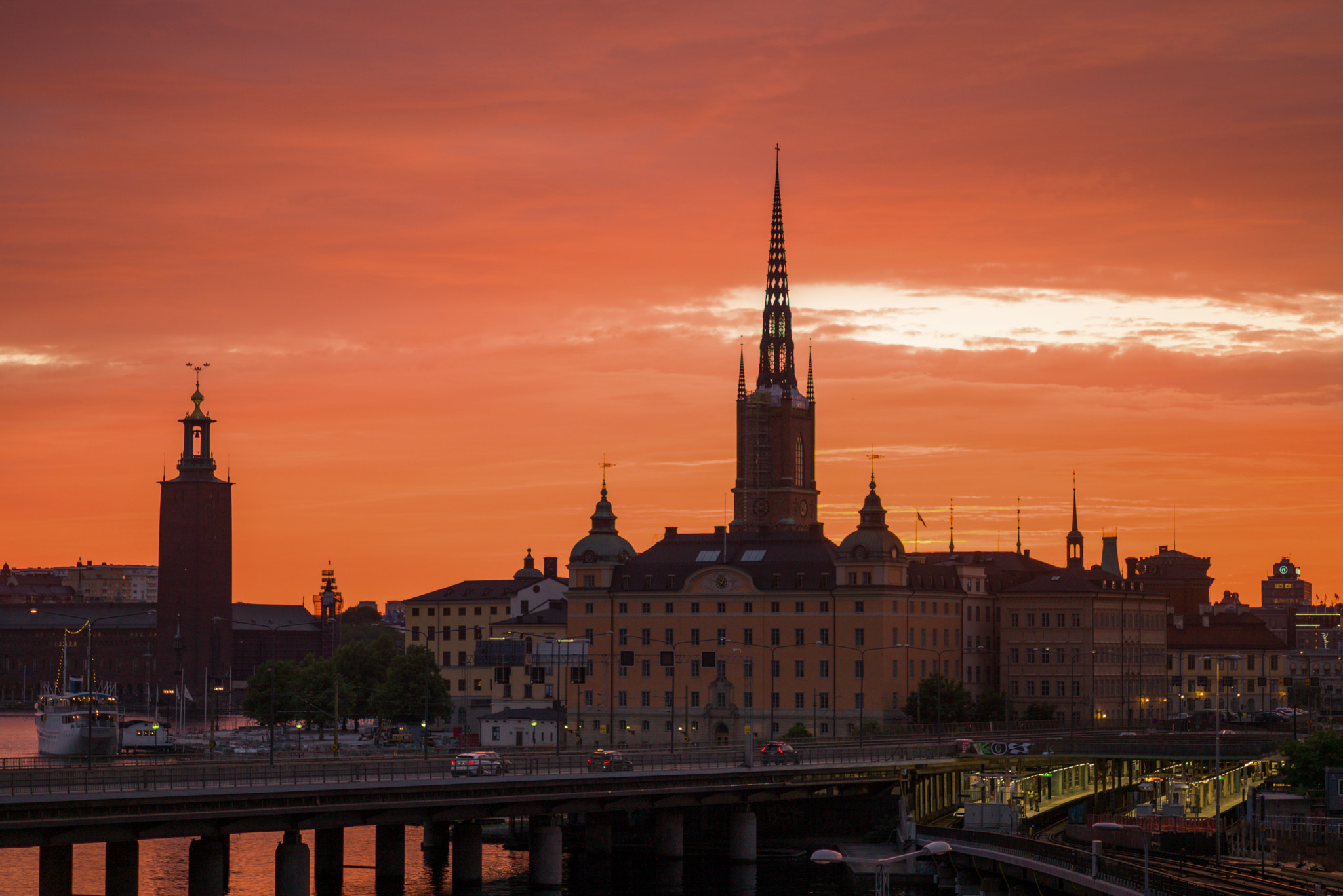 Leica APO-Summicron-M 90mm F2 ASPH sample photo. Stockholm in red photography
