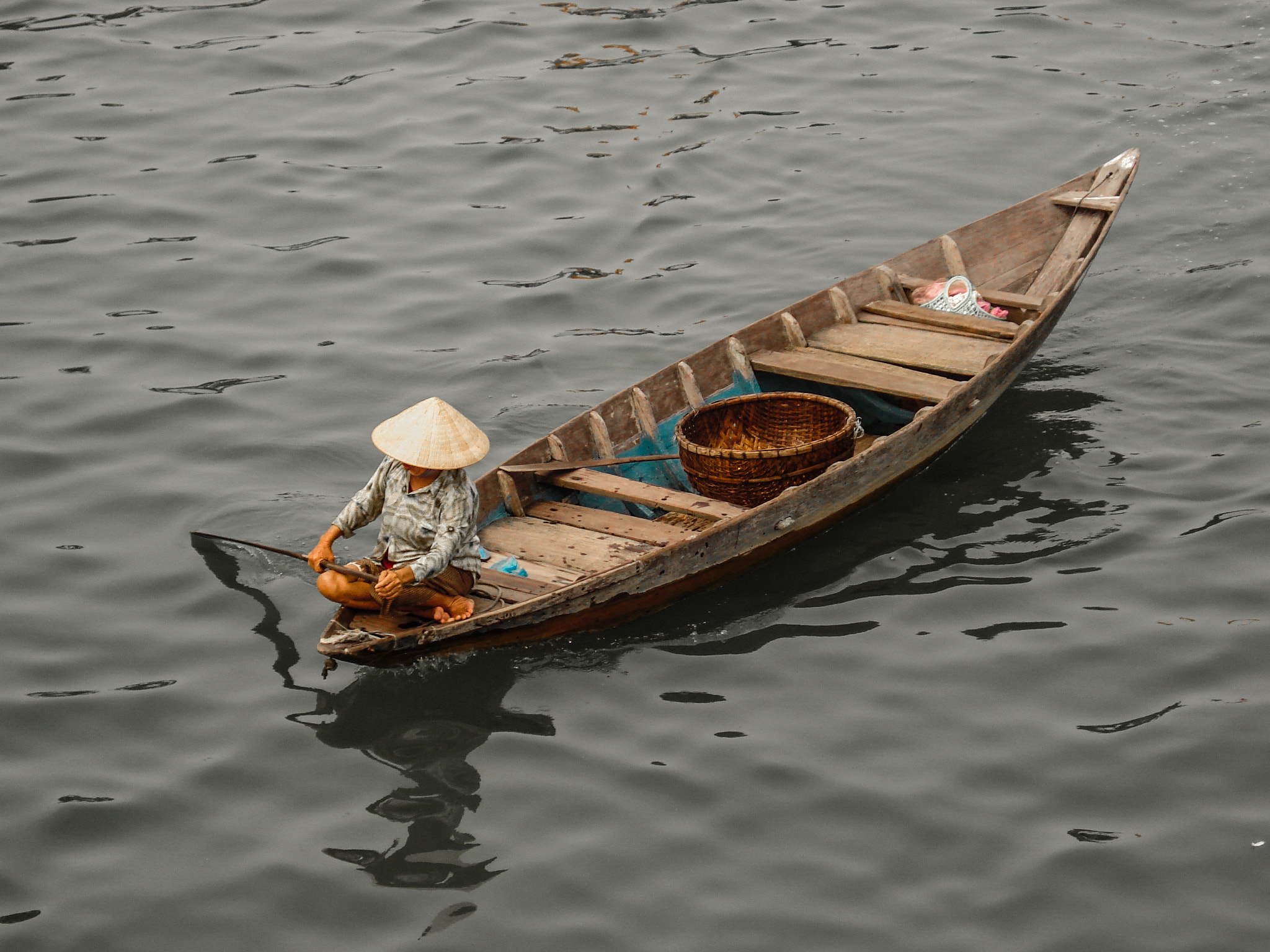 Sony DSC-W70 sample photo. Hoi an boat woman photography