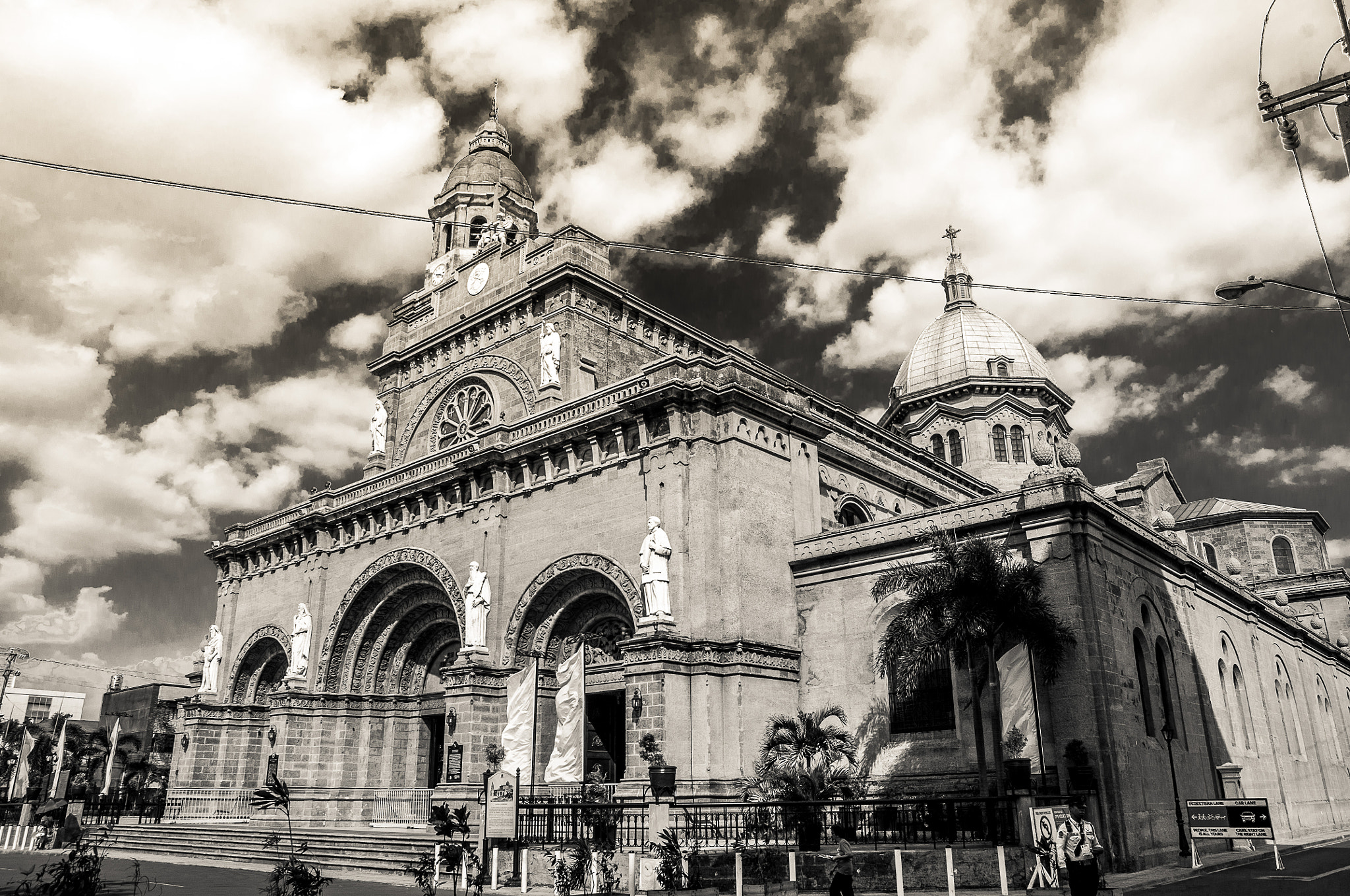 Pentax K-x sample photo. Manila cathedral photography
