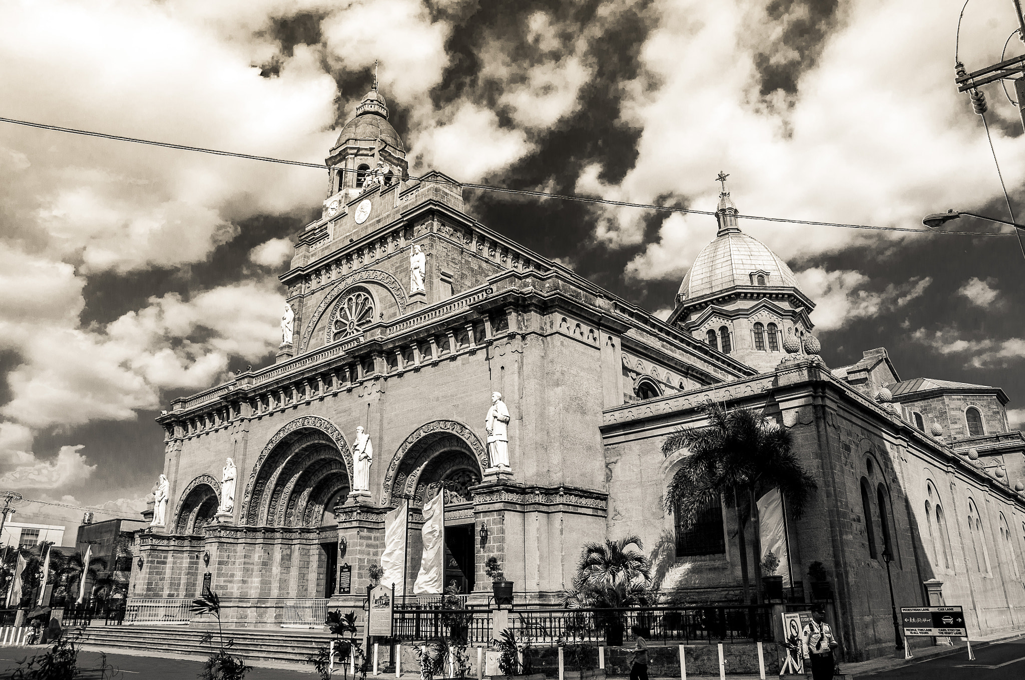 Pentax K-x + Sigma 17-70mm F2.8-4 DC Macro HSM | C sample photo. Manila cathedral photography