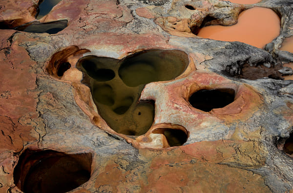 Nikon D7000 + AF Zoom-Nikkor 28-200mm f/3.5-5.6G IF-ED