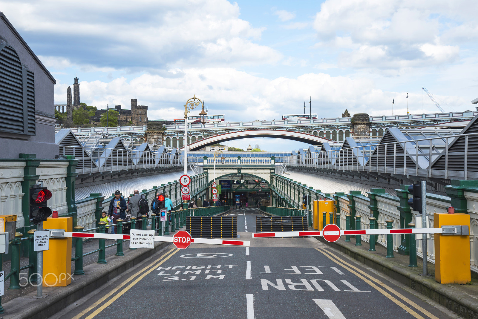 AF Zoom-Nikkor 24-120mm f/3.5-5.6D IF sample photo. Waverley station photography