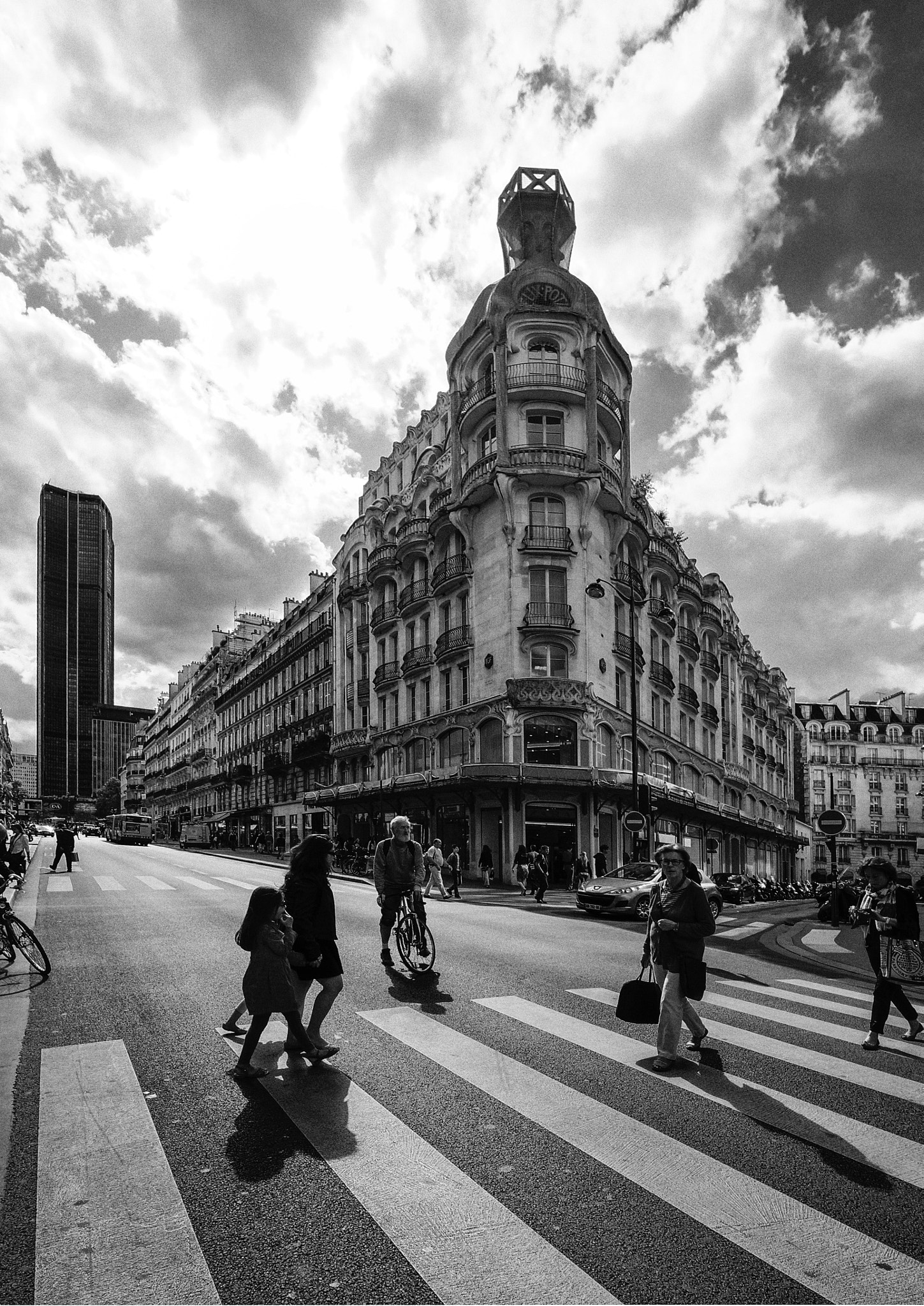 Sony Alpha NEX-5N + Sony E 10-18mm F4 OSS sample photo. Paris. photography