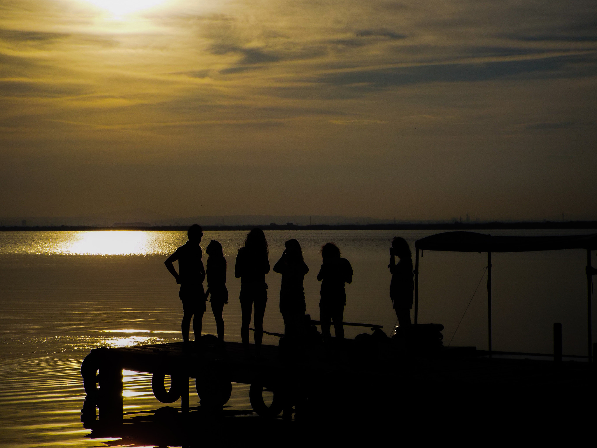 Fujifilm FinePix S9400W sample photo. Sun setting over the lake photography
