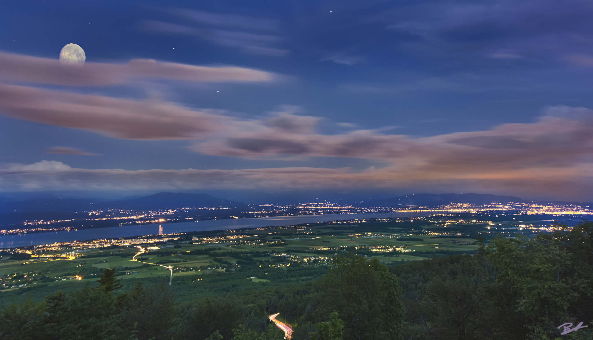 Canon EF-S 10-18mm F4.5–5.6 IS STM sample photo. Magic moon photography