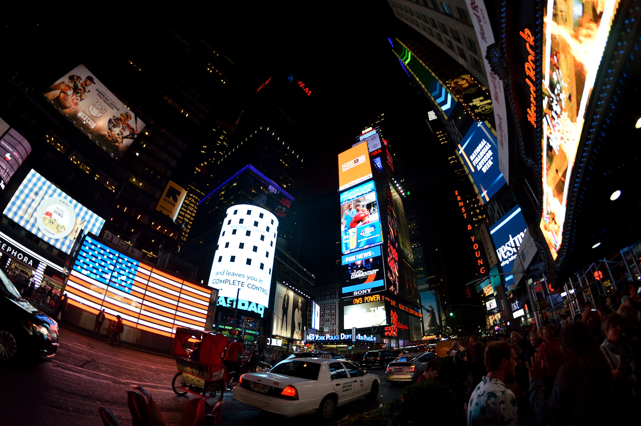 Nikon D3200 + Samyang 8mm F3.5 Aspherical IF MC Fisheye sample photo. Time square ny photography