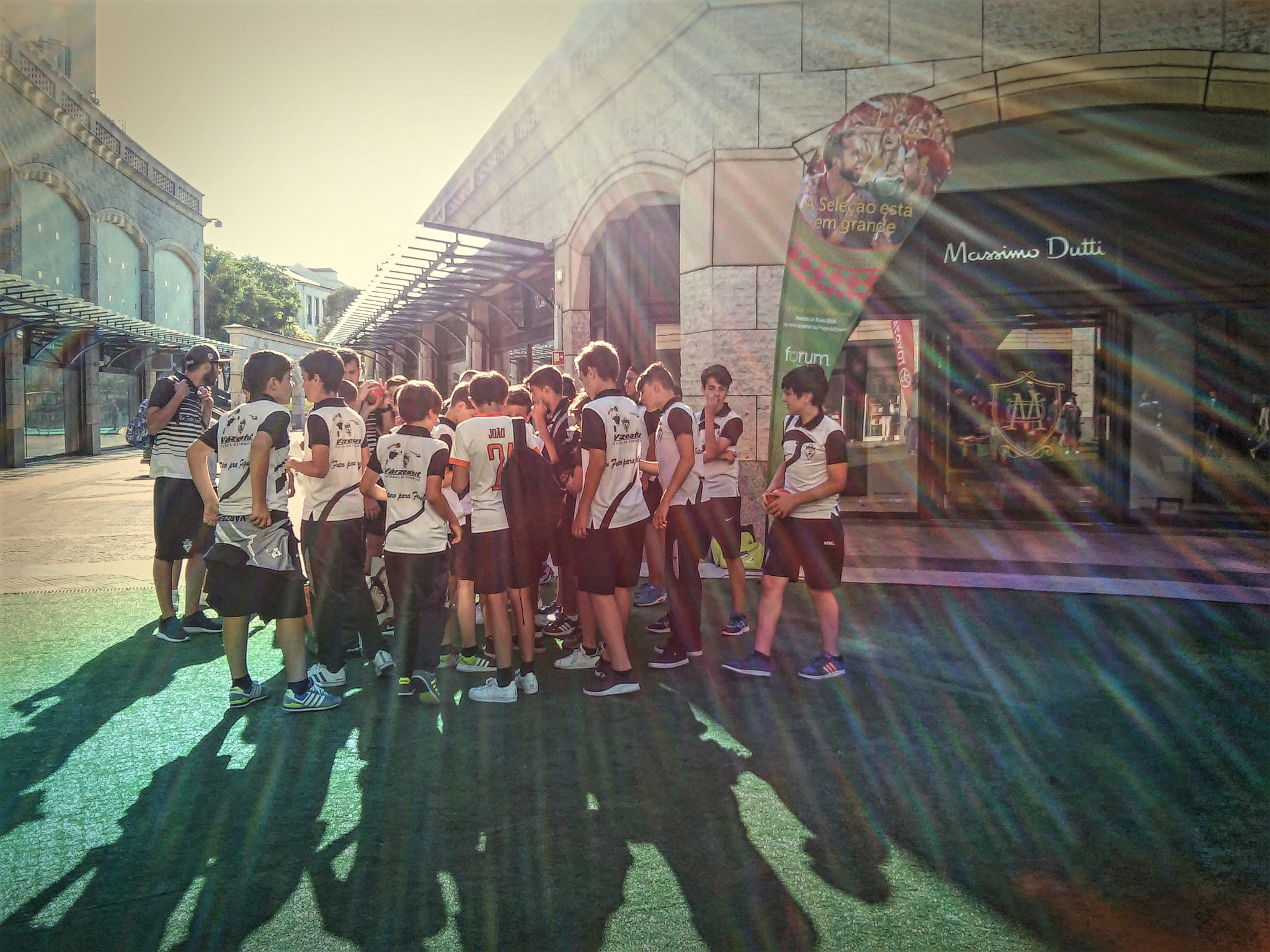 LG L90 sample photo. The team photography