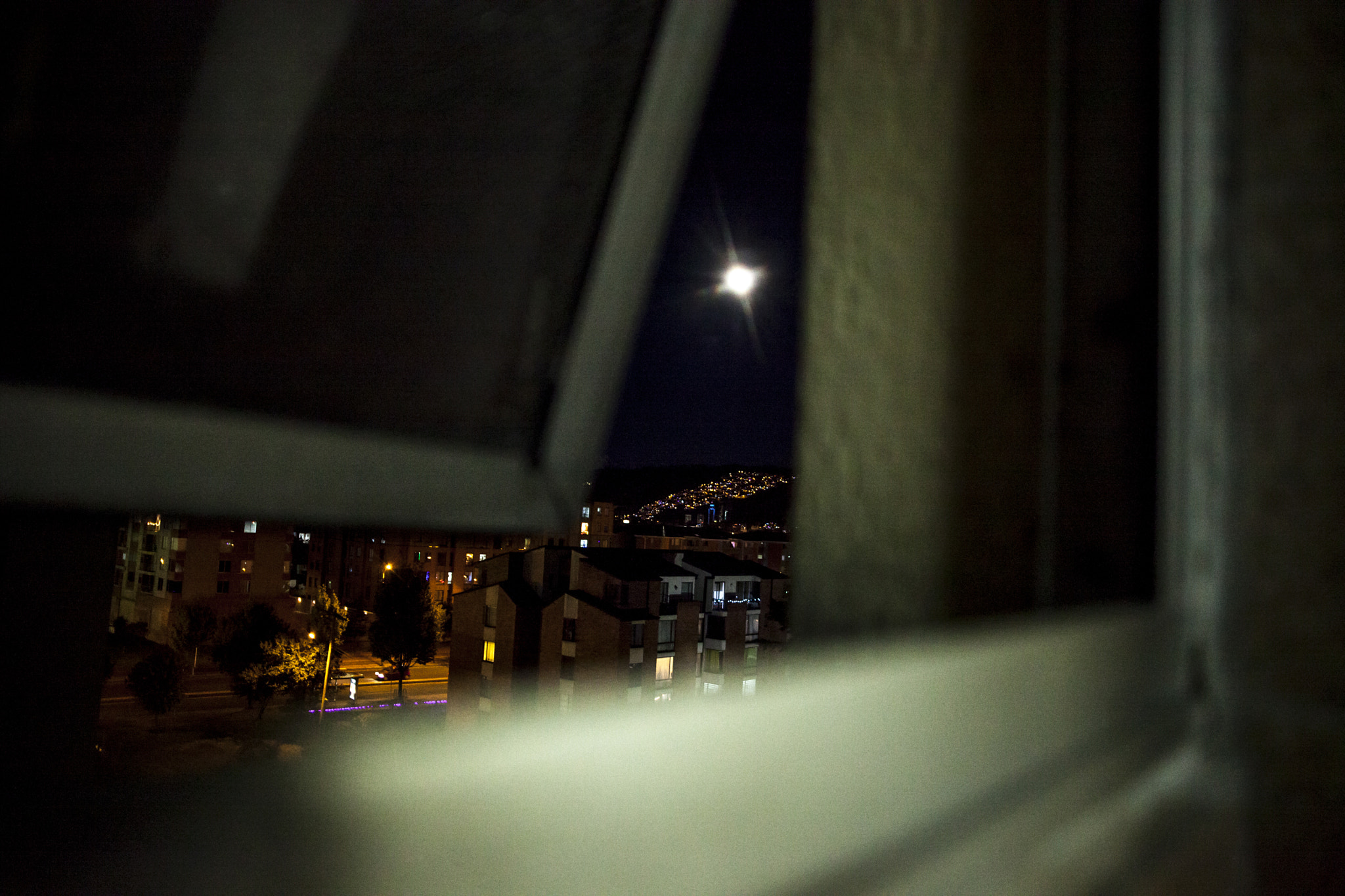 Canon EOS 5D Mark II + Canon EF 24mm F2.8 sample photo. Moon city photography