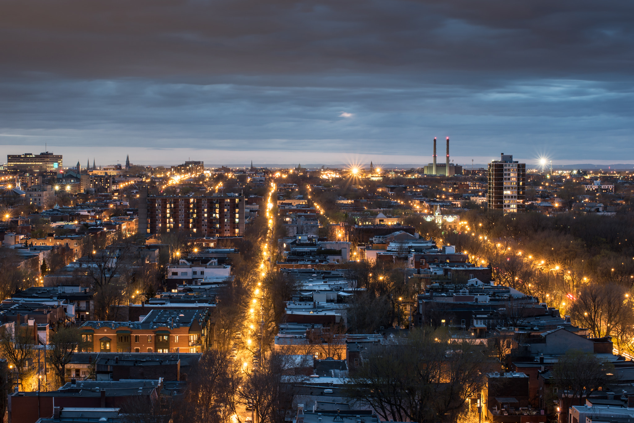 Samsung NX500 + Samsung NX 45mm F1.8 sample photo. Montreal the plateau at night photography