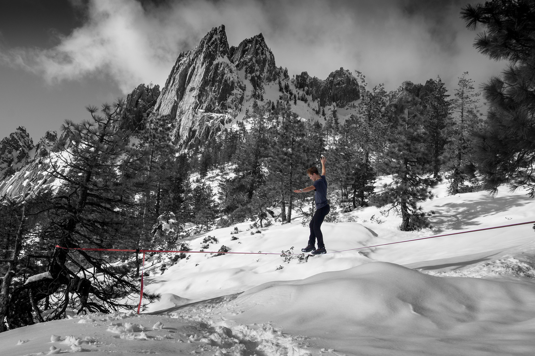 Sony Alpha DSLR-A580 + Tamron 18-270mm F3.5-6.3 Di II PZD sample photo. Castle crags slacklining photography
