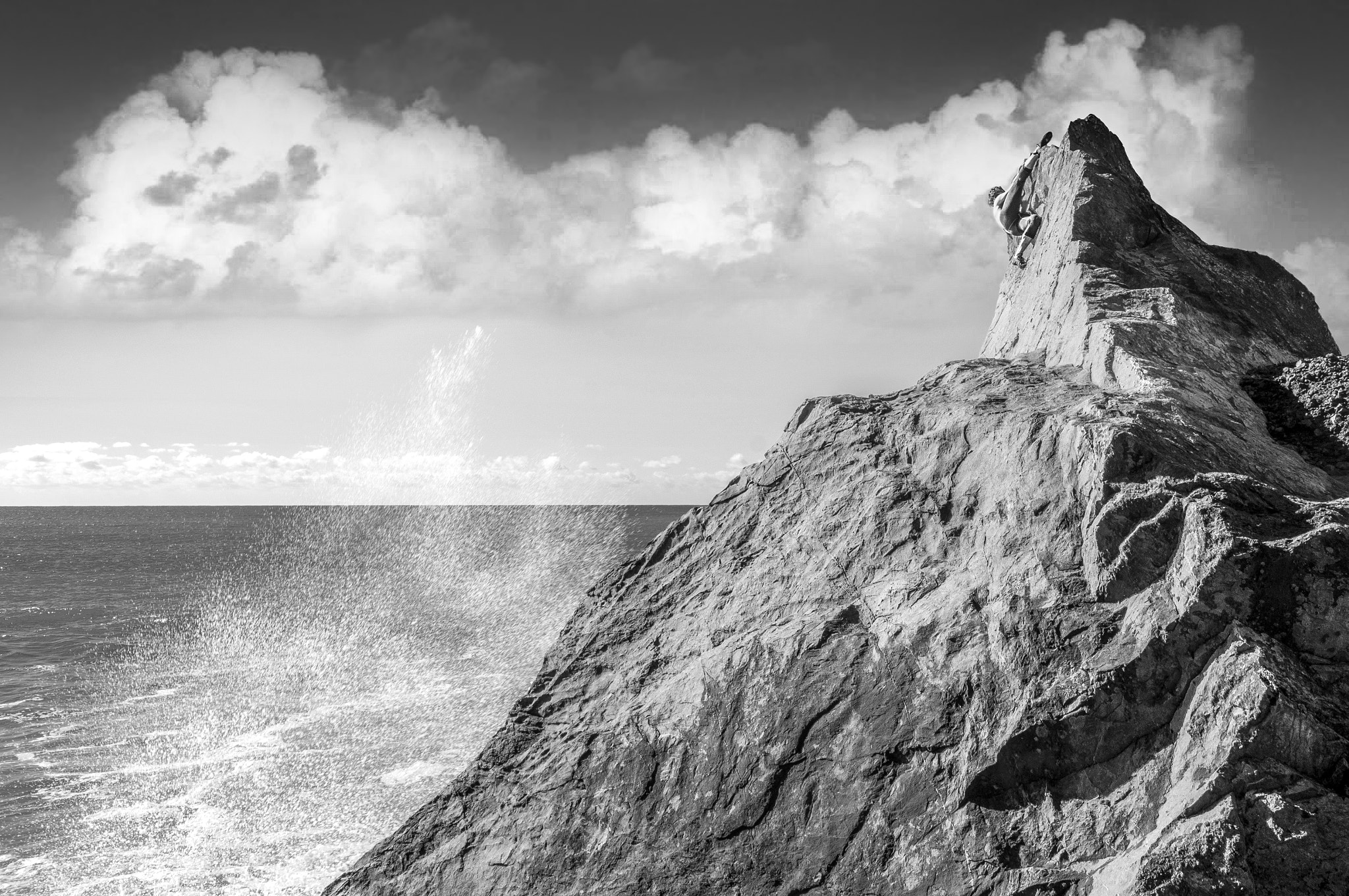 Sony Alpha DSLR-A580 sample photo. Mickeys beach climbing photography