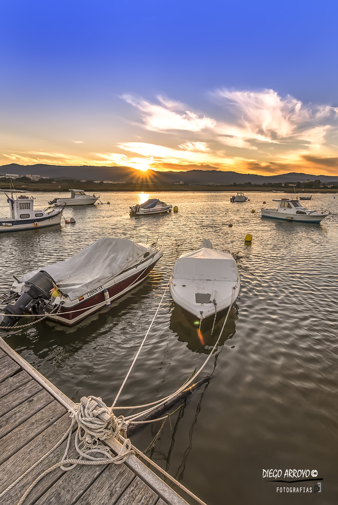 Sony SLT-A37 + 20mm F2.8 sample photo. Sunset between boats photography